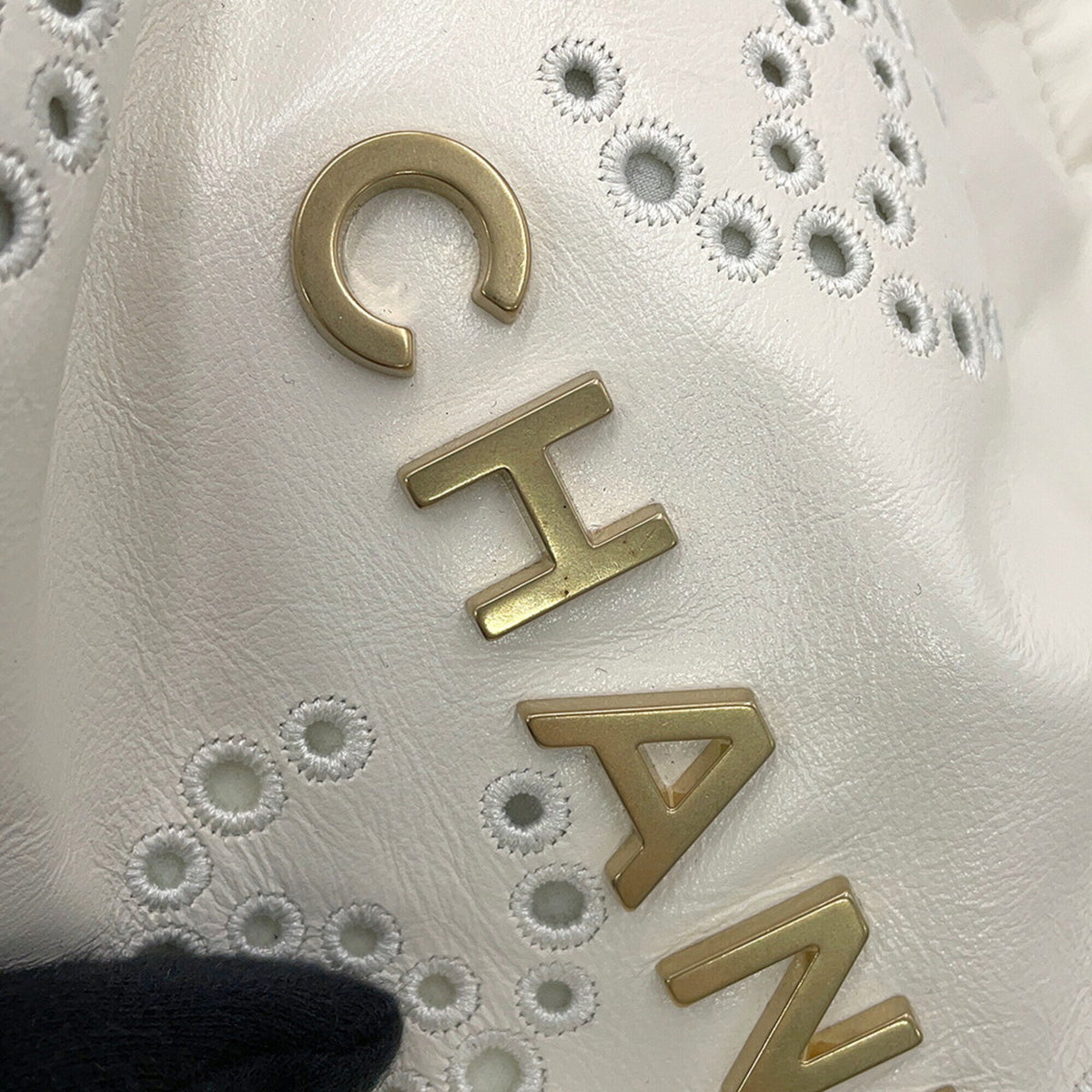 Chanel White Leather Handbag (Pre-Owned)