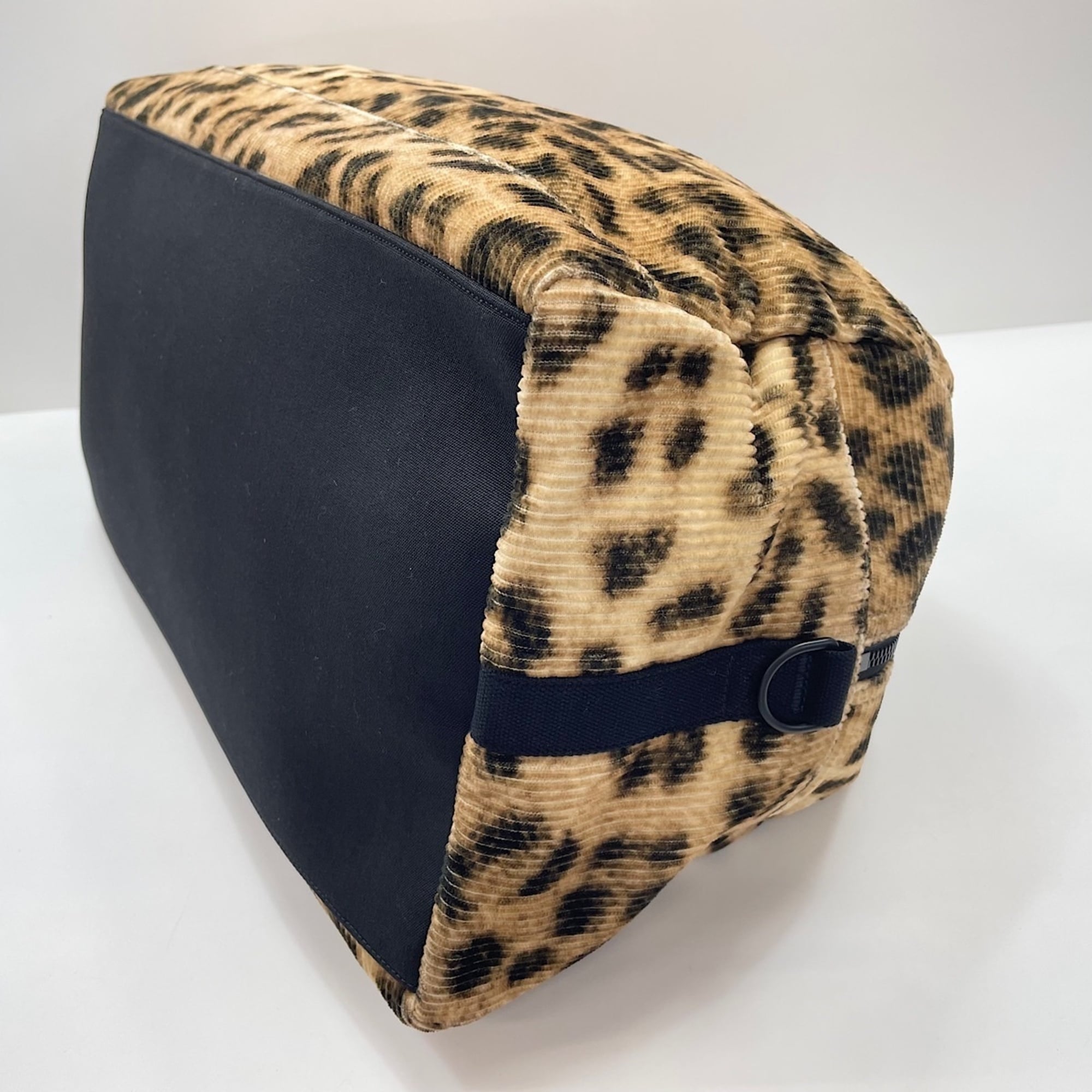 Yves Saint Laurent Beige Messenger Bag Shoulder Bag (Pre-Owned)