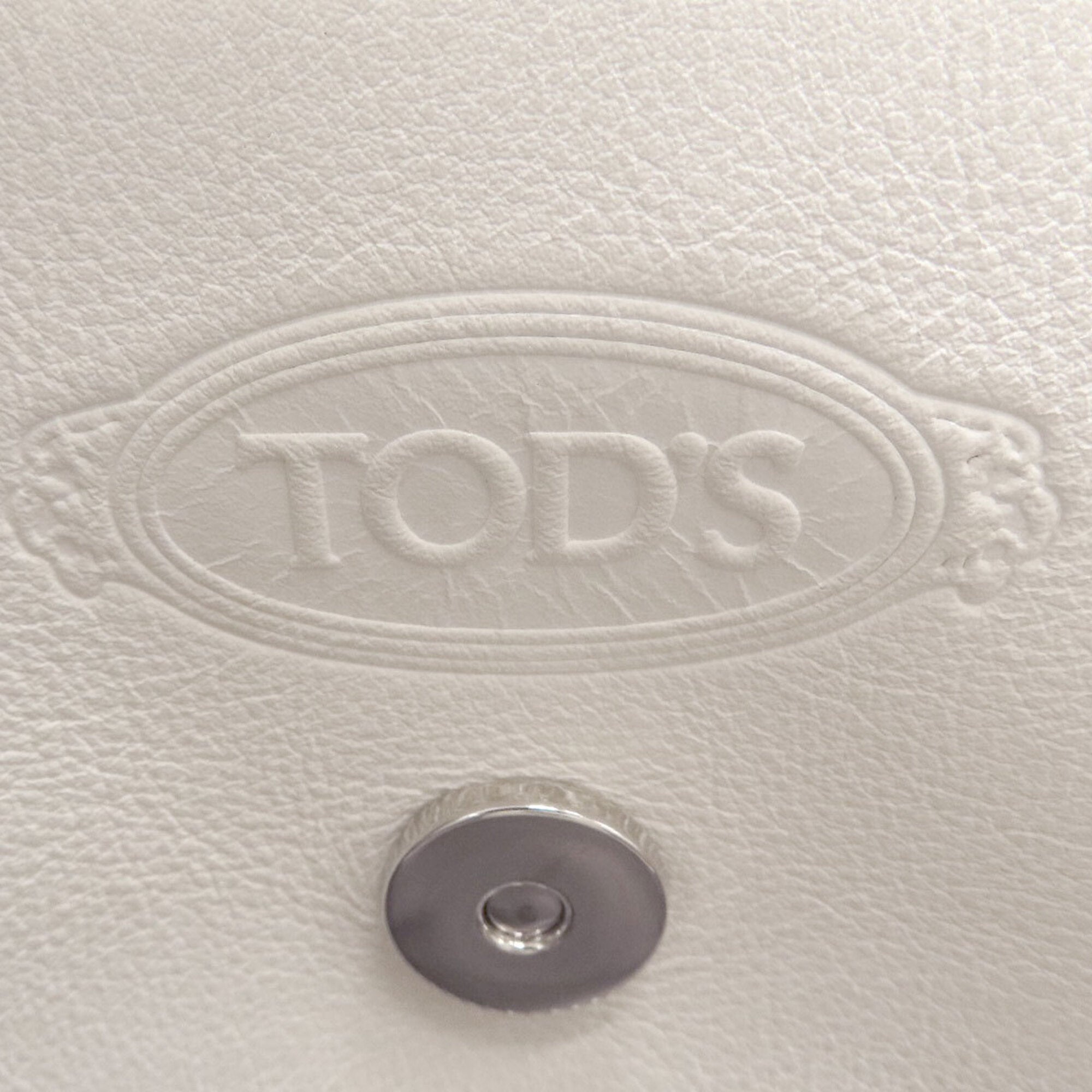 Tod's White Leather Handbag (Pre-Owned)
