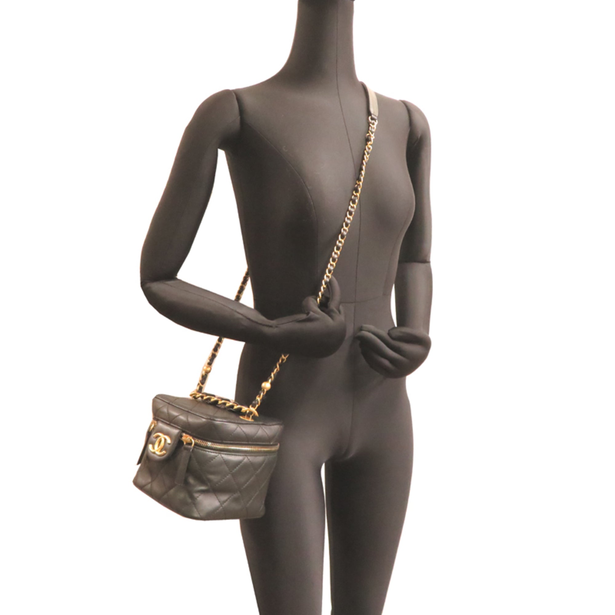 Chanel Black Leather Shoulder Bag (Pre-Owned)