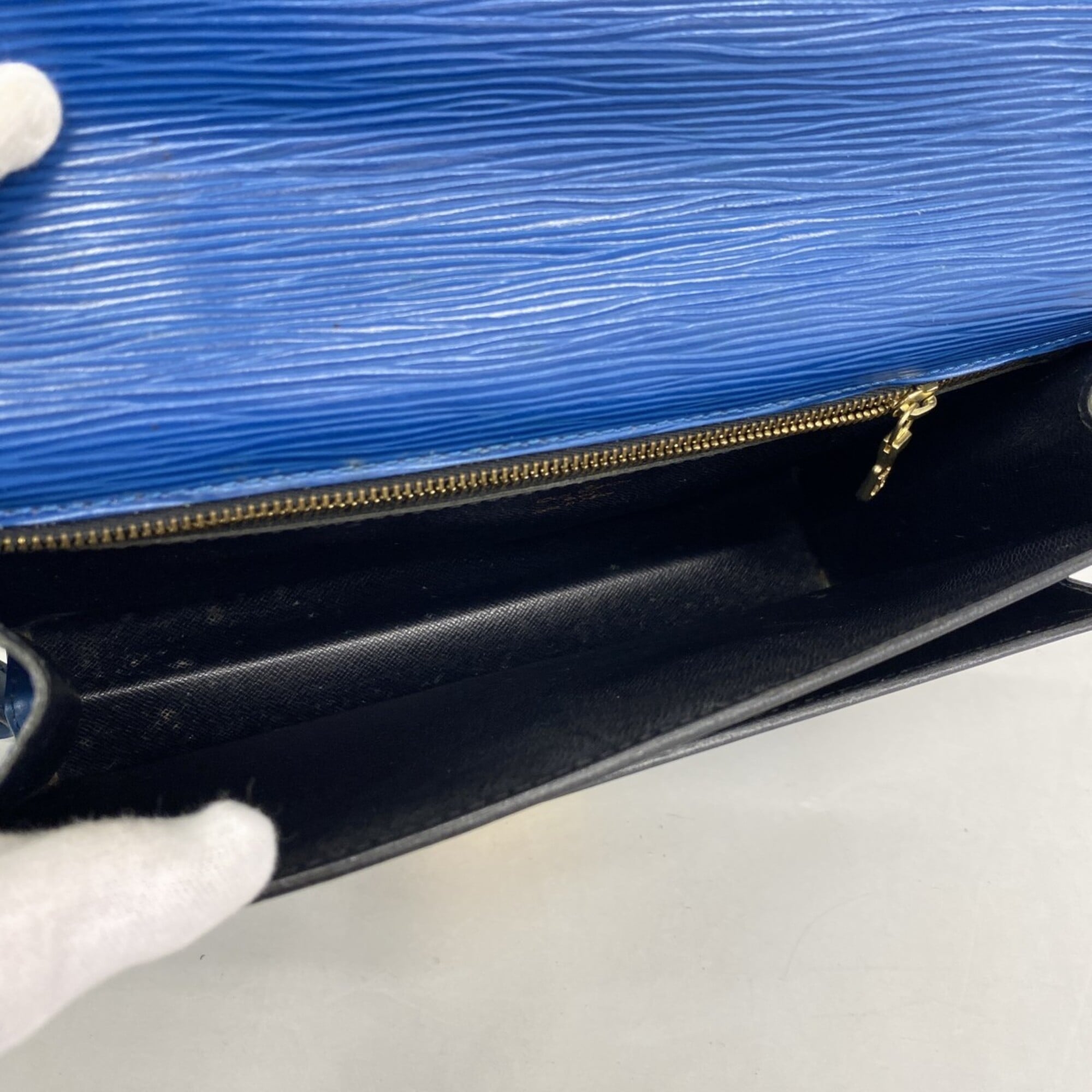Louis Vuitton Toledo Blue Clutch Bag (Pre-Owned)