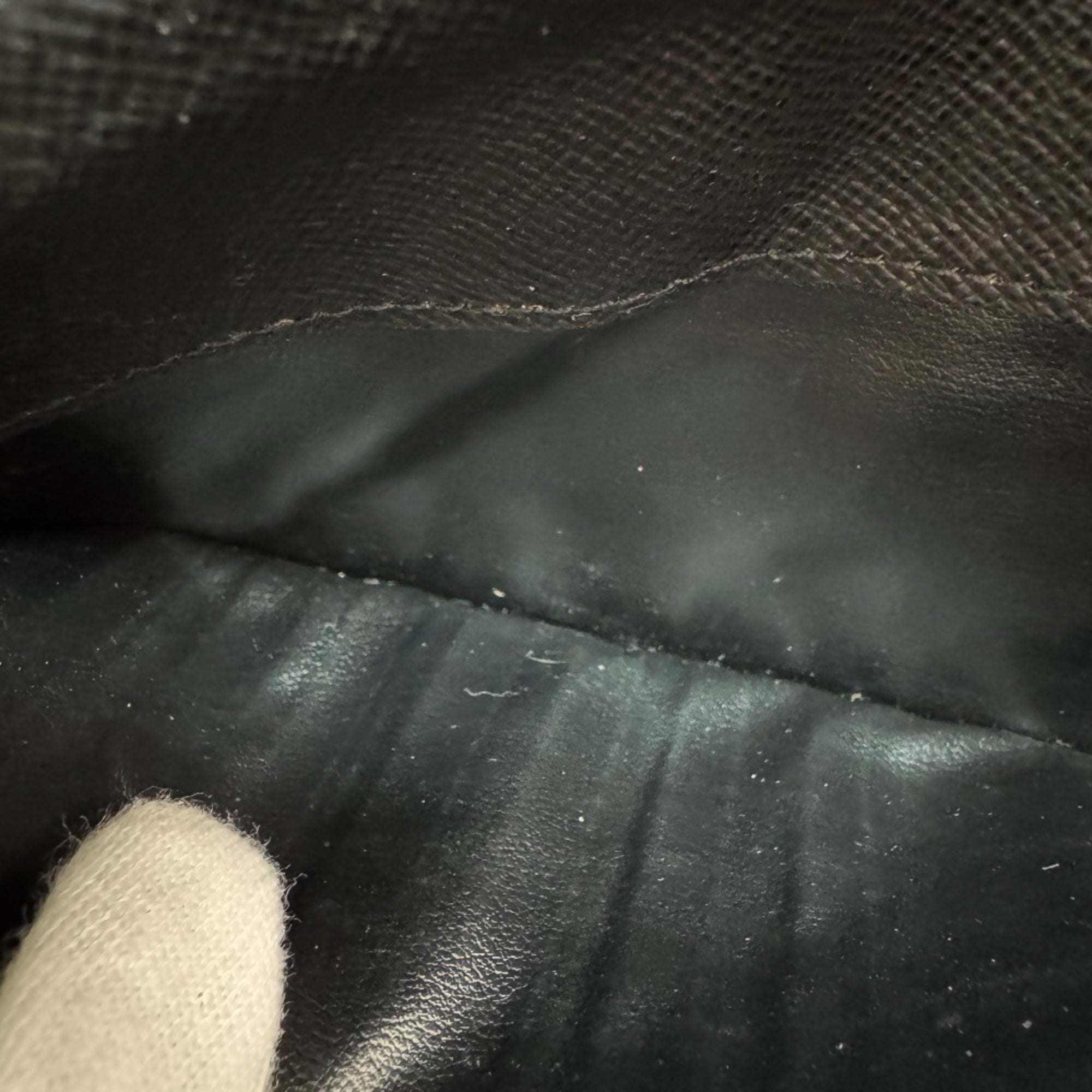 Louis Vuitton Black Leather Long Wallet (Bi-Fold) (Pre-Owned)