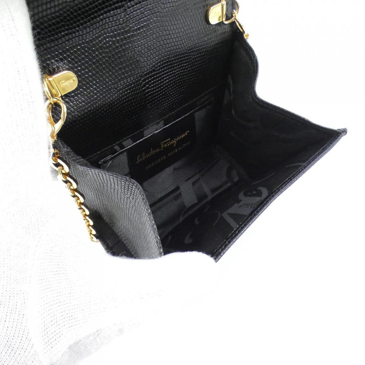 Salvatore Ferragamo Black Leather Shoulder Bag (Pre-Owned)
