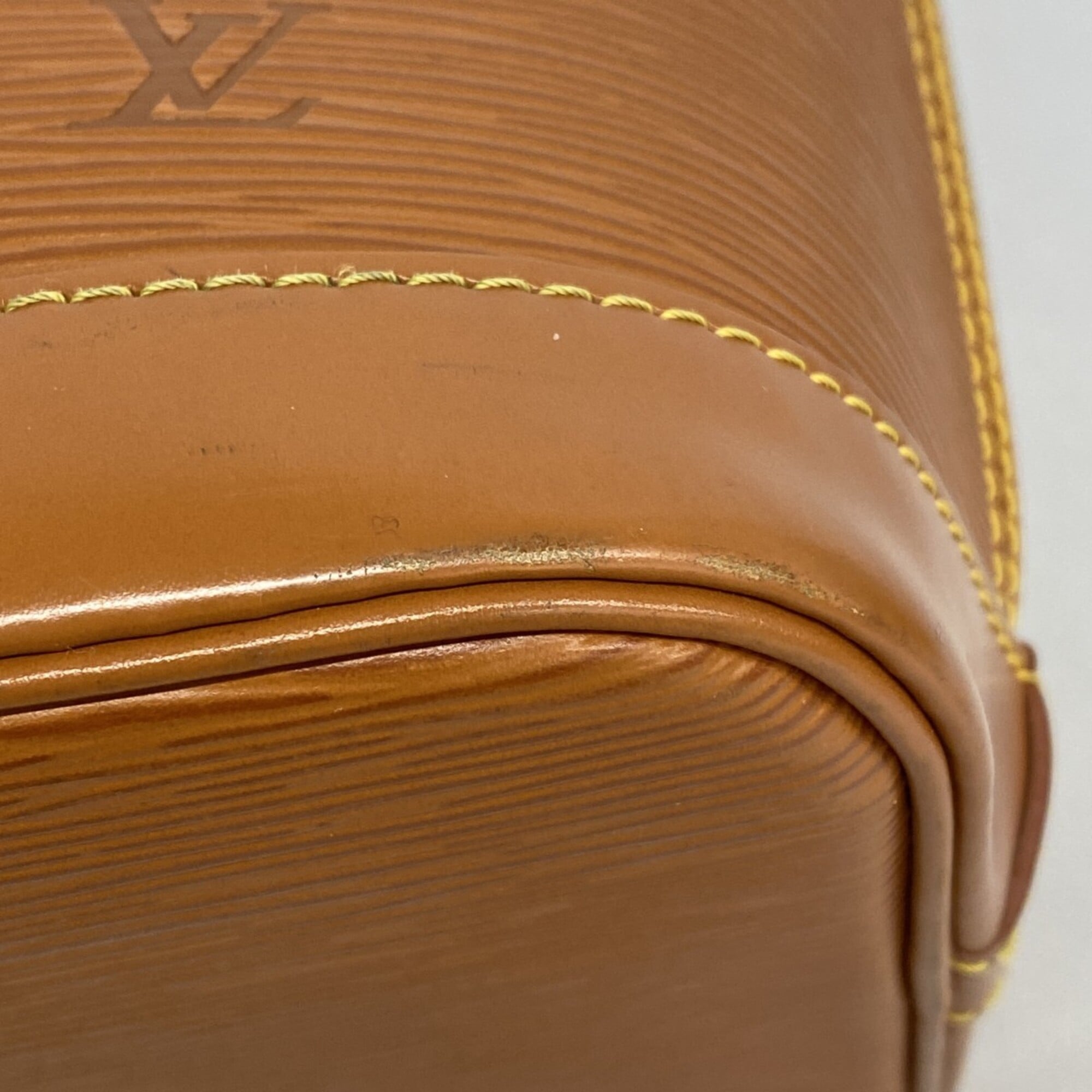 Louis Vuitton Gold Cipango Handbag (Pre-Owned)