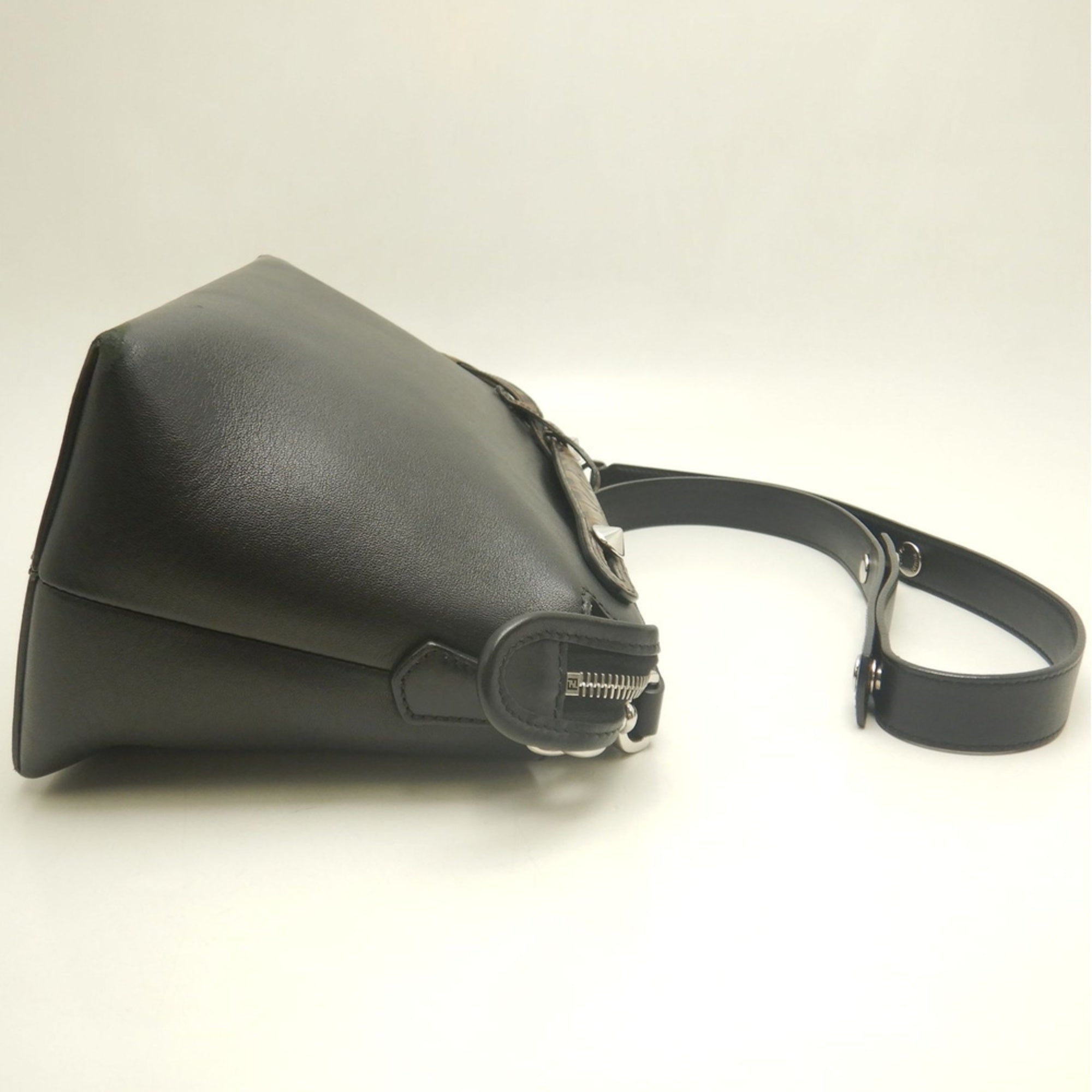 Fendi Black Leather Handbag (Pre-Owned)