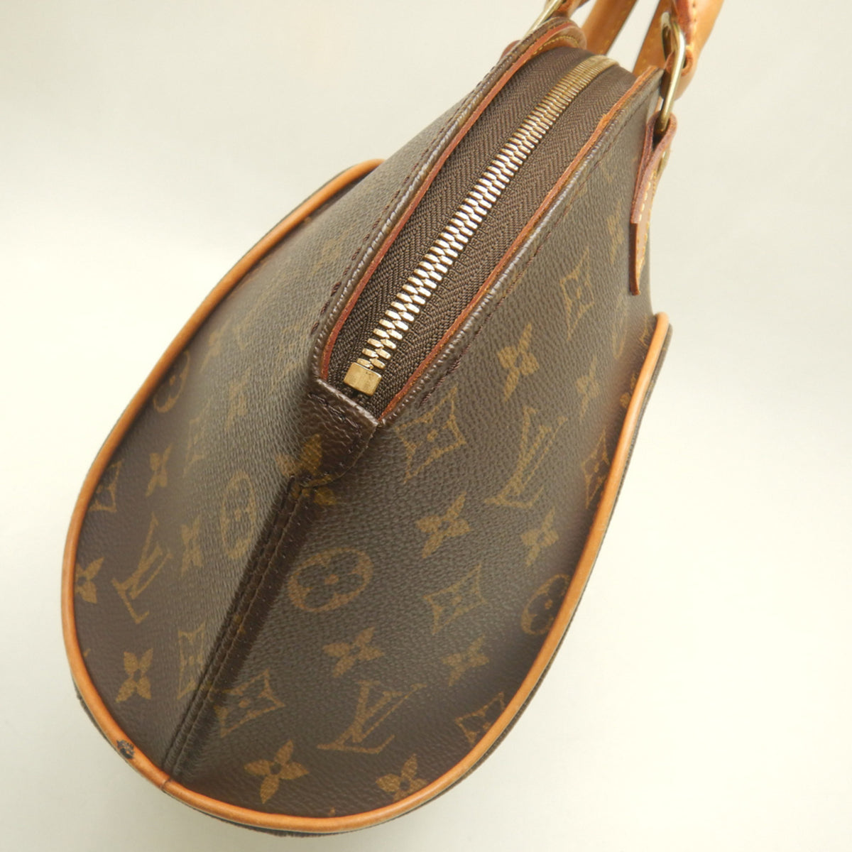 Louis Vuitton Brown Monogram Monogram Canvas Handbag (Pre-Owned)