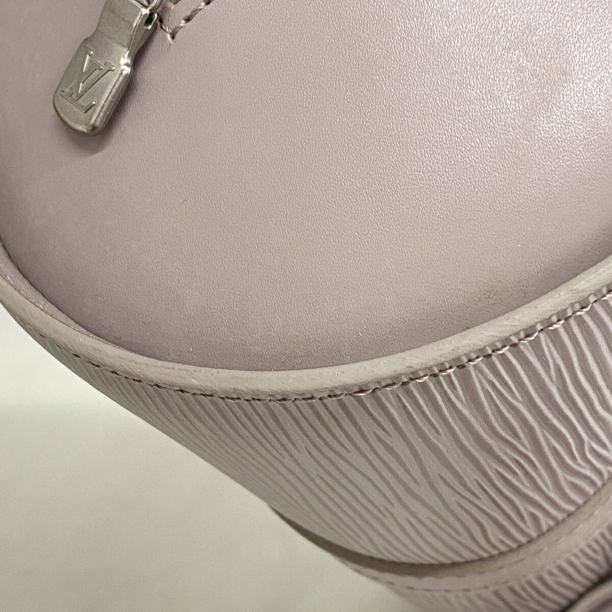 Louis Vuitton Lilac Handbag (Pre-Owned)