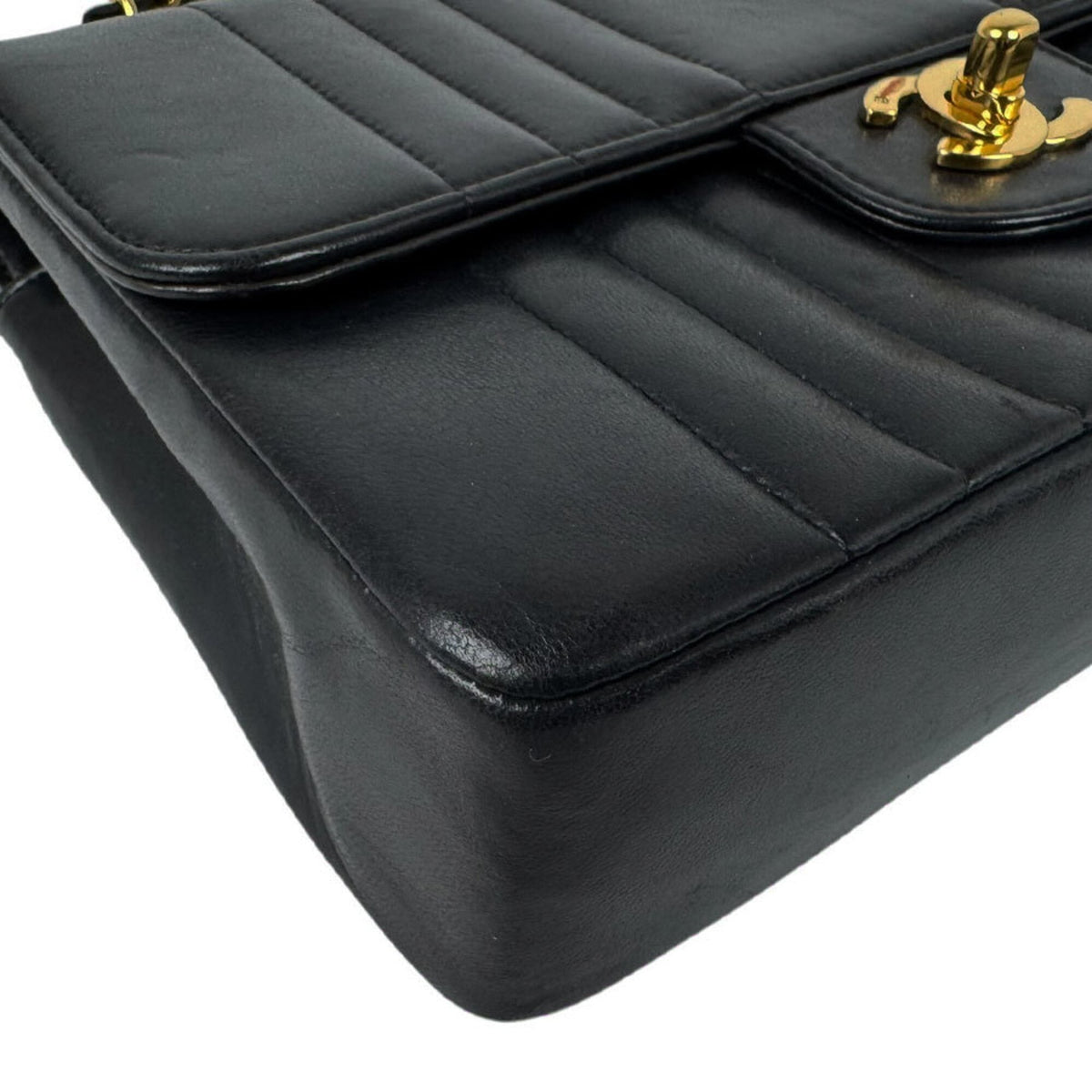 Chanel Black Leather Shoulder Bag (Pre-Owned)