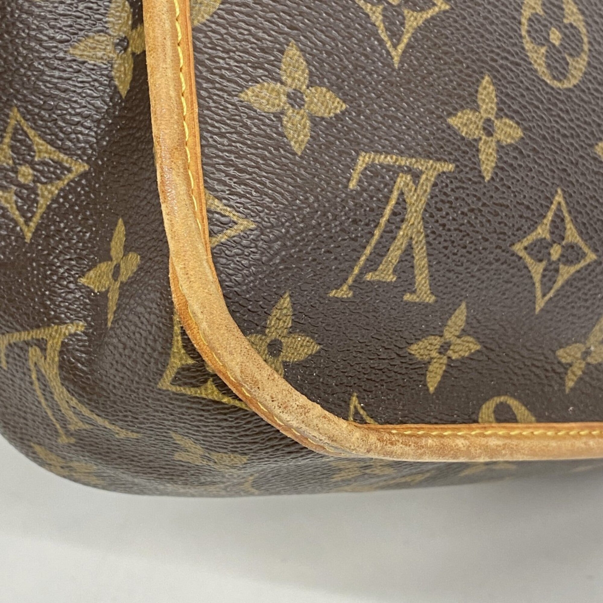 Louis Vuitton Brown Shoulder Bag (Pre-Owned)