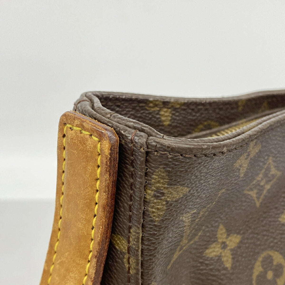 Louis Vuitton Brown Shoulder Bag (Pre-Owned)