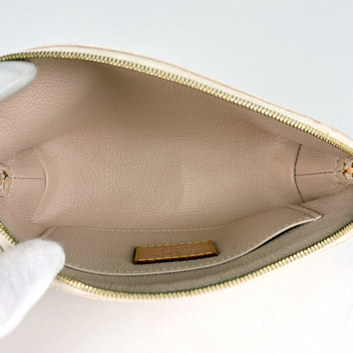 Louis Vuitton White Damier Azur Pochette Pouch (Pre-Owned)
