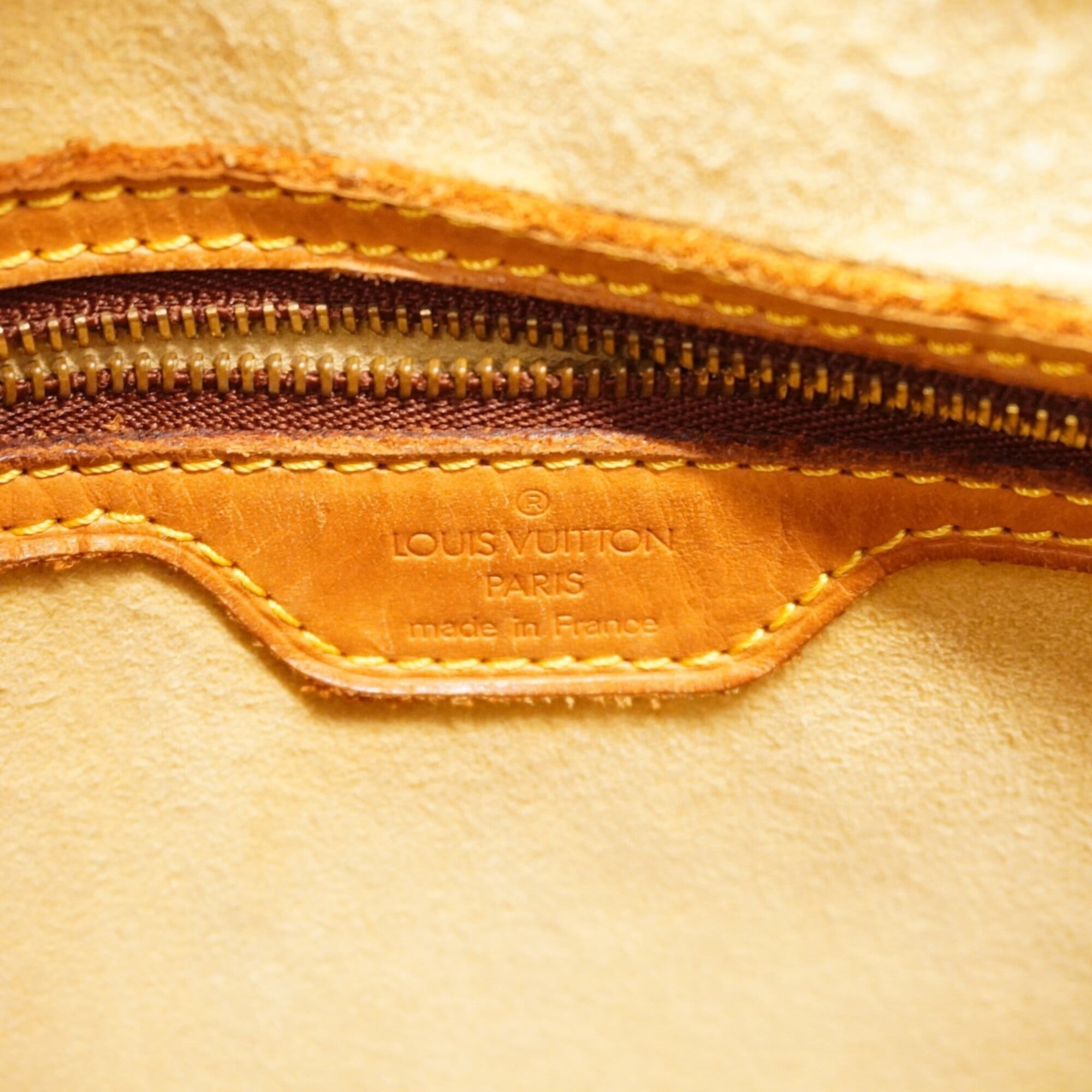 Louis Vuitton Brown Shoulder Bag (Pre-Owned)
