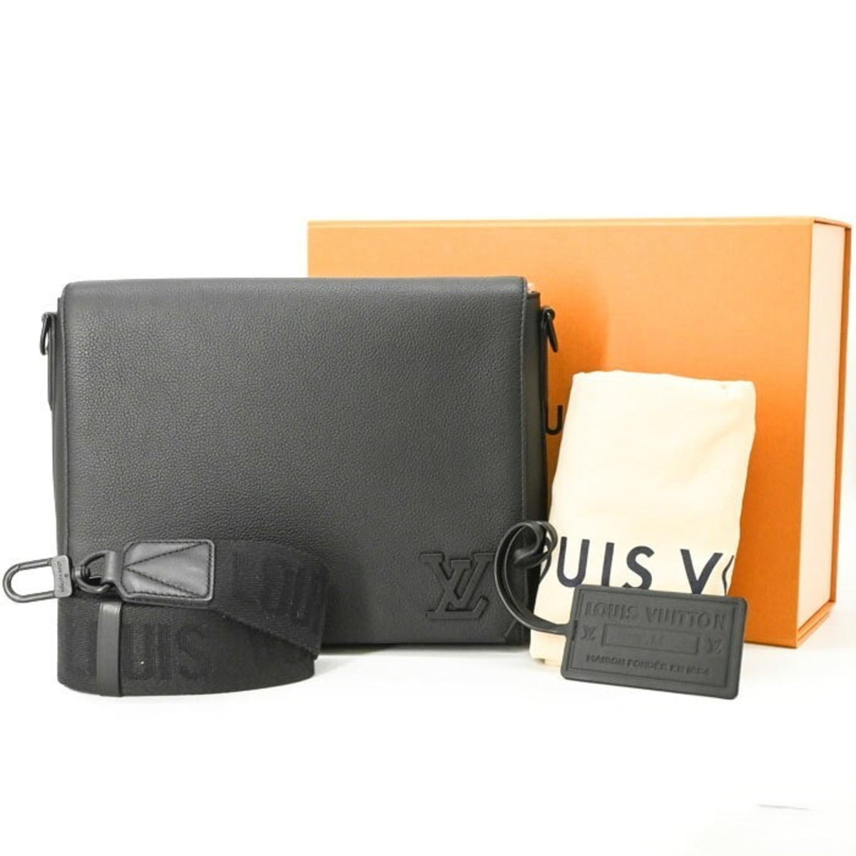 Louis Vuitton Black Leather Messenger Bag (Pre-Owned)