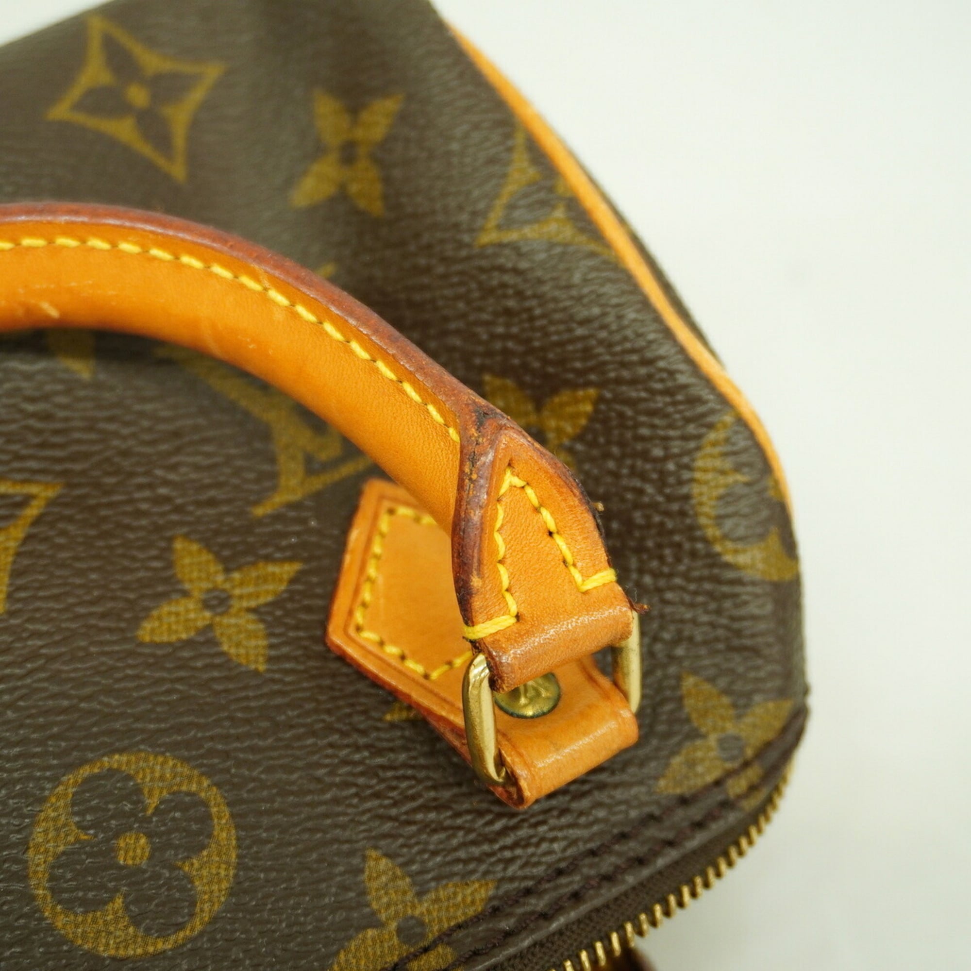 Louis Vuitton Brown Handbag (Pre-Owned)