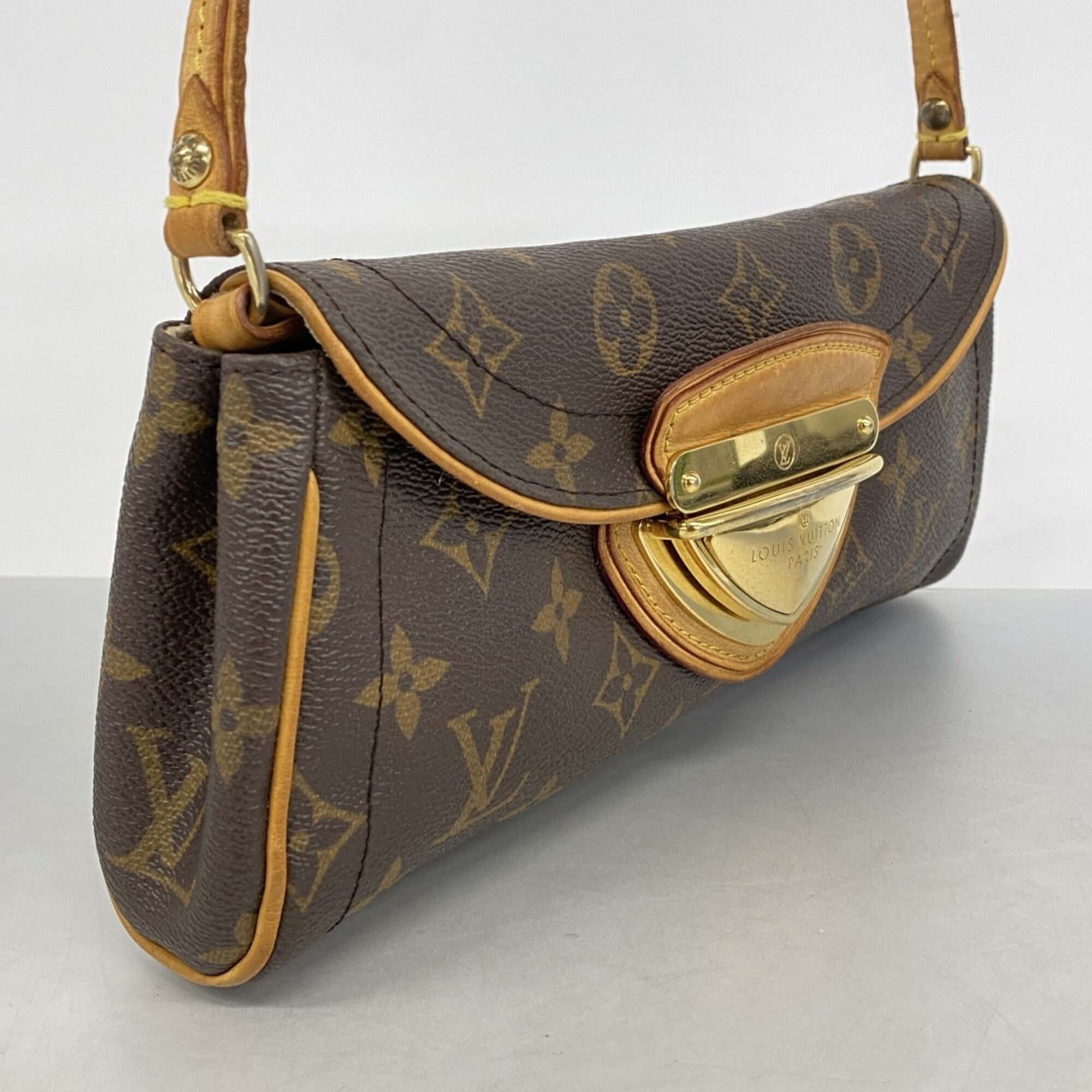 Louis Vuitton Brown Shoulder Bag (Pre-Owned)