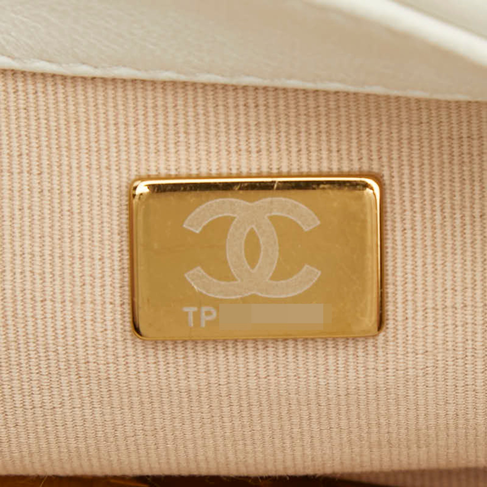Chanel White Shoulder Bag (Pre-Owned)