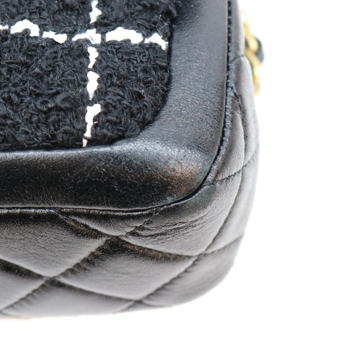 Chanel Black Tweed Shoulder Bag (Pre-Owned)