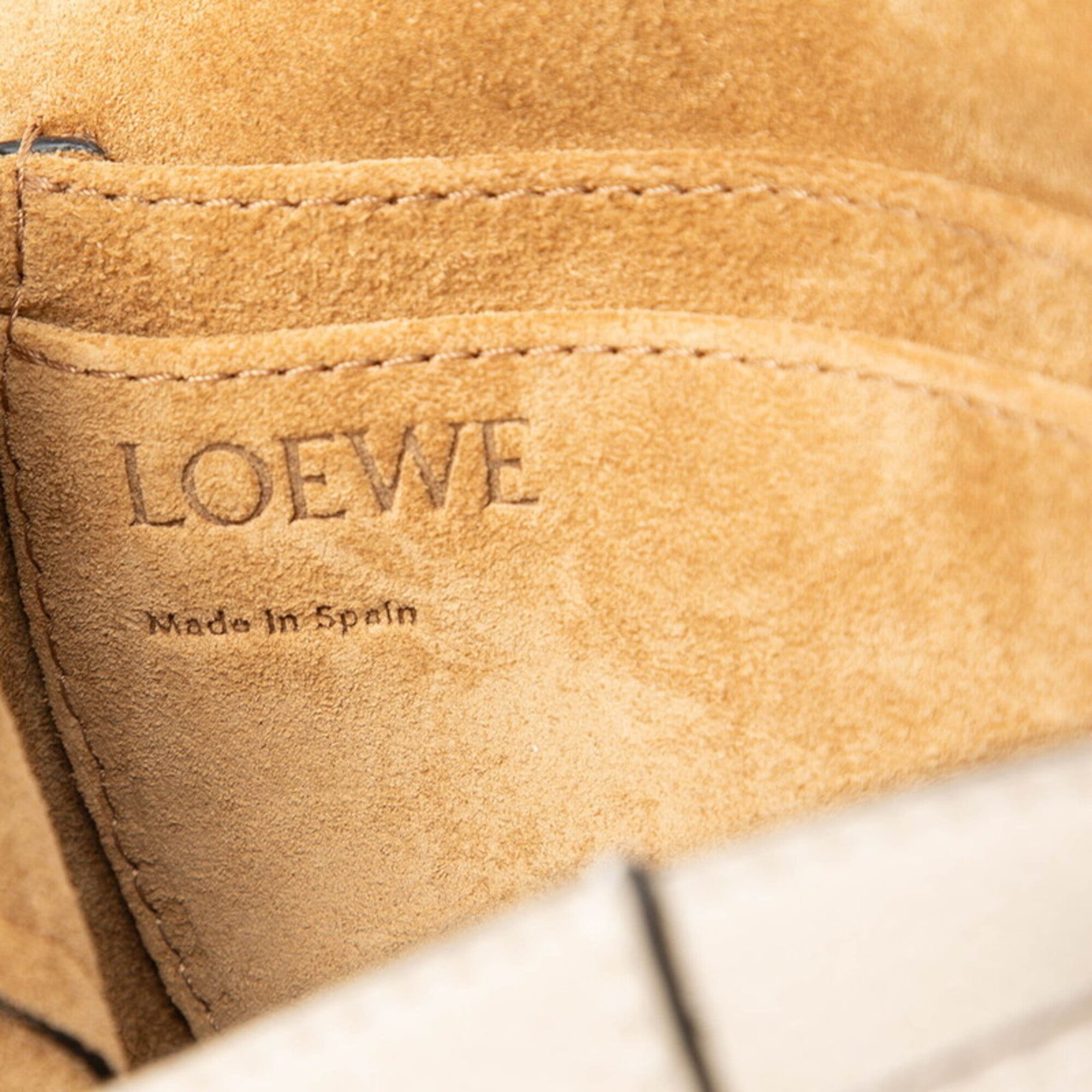 Loewe Beige Leather Shoulder Bag (Pre-Owned)