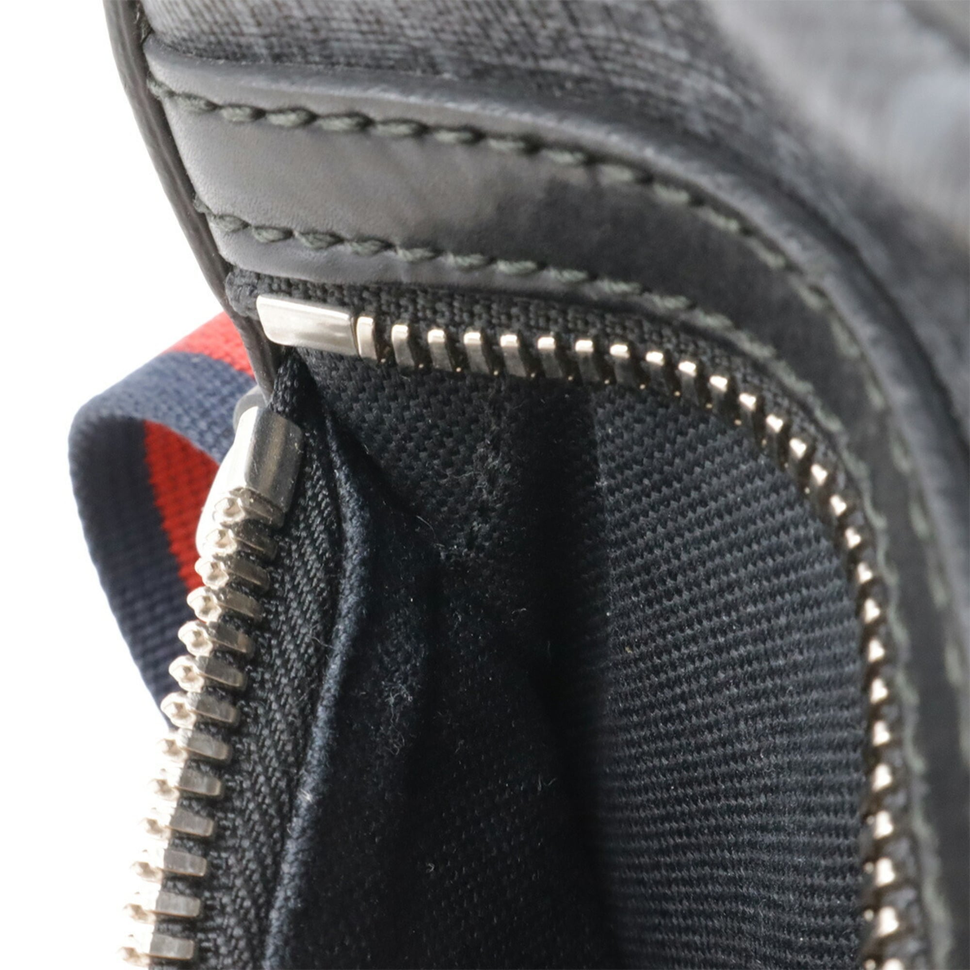 Gucci Black Dark Gray Navy Red Color Gg Supreme Canvas Pvc Coated Canvas Leather Messenger Bag Pochette Shoulder Bag (Pre-Owned)
