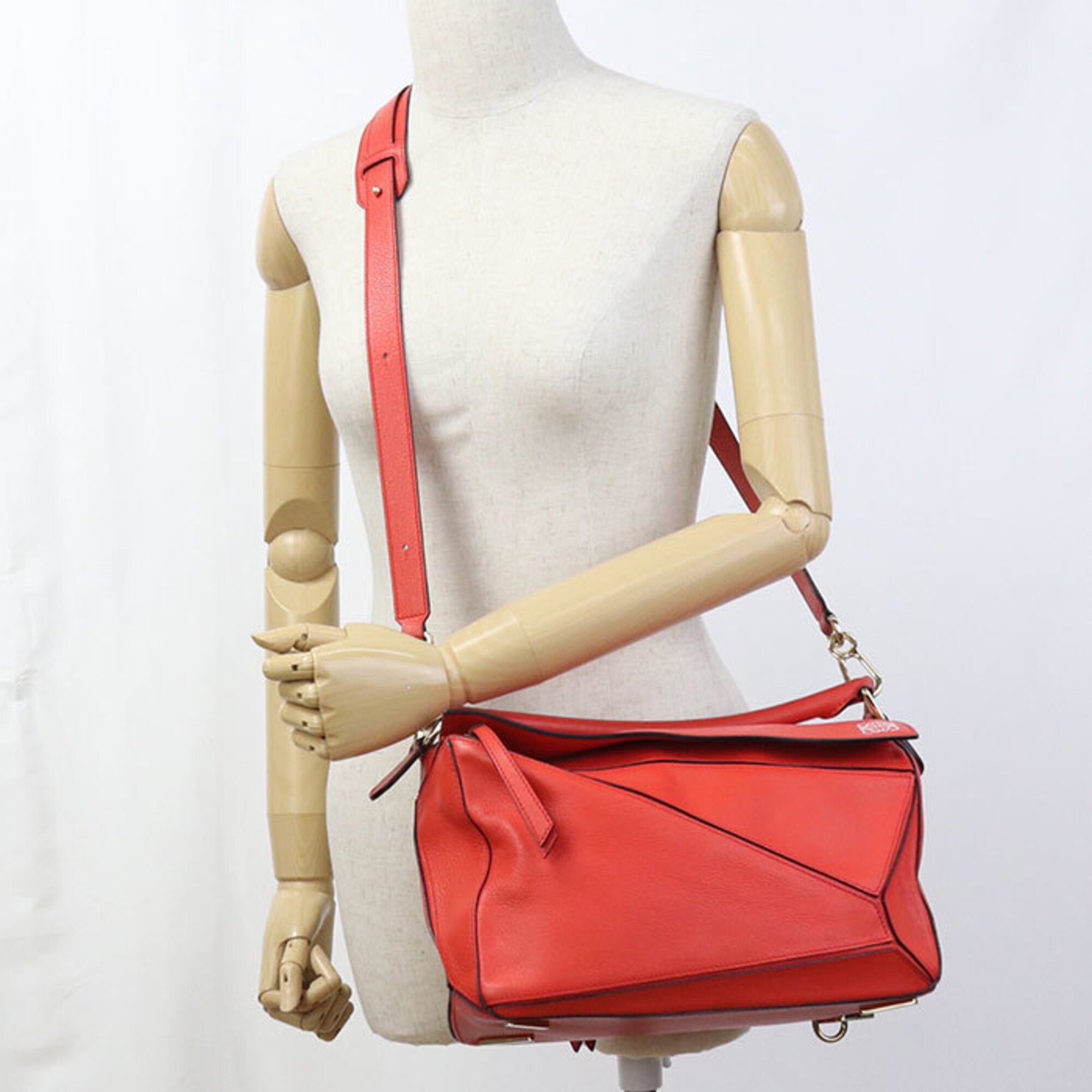 Loewe Red Color Leather Handbag (Pre-Owned)