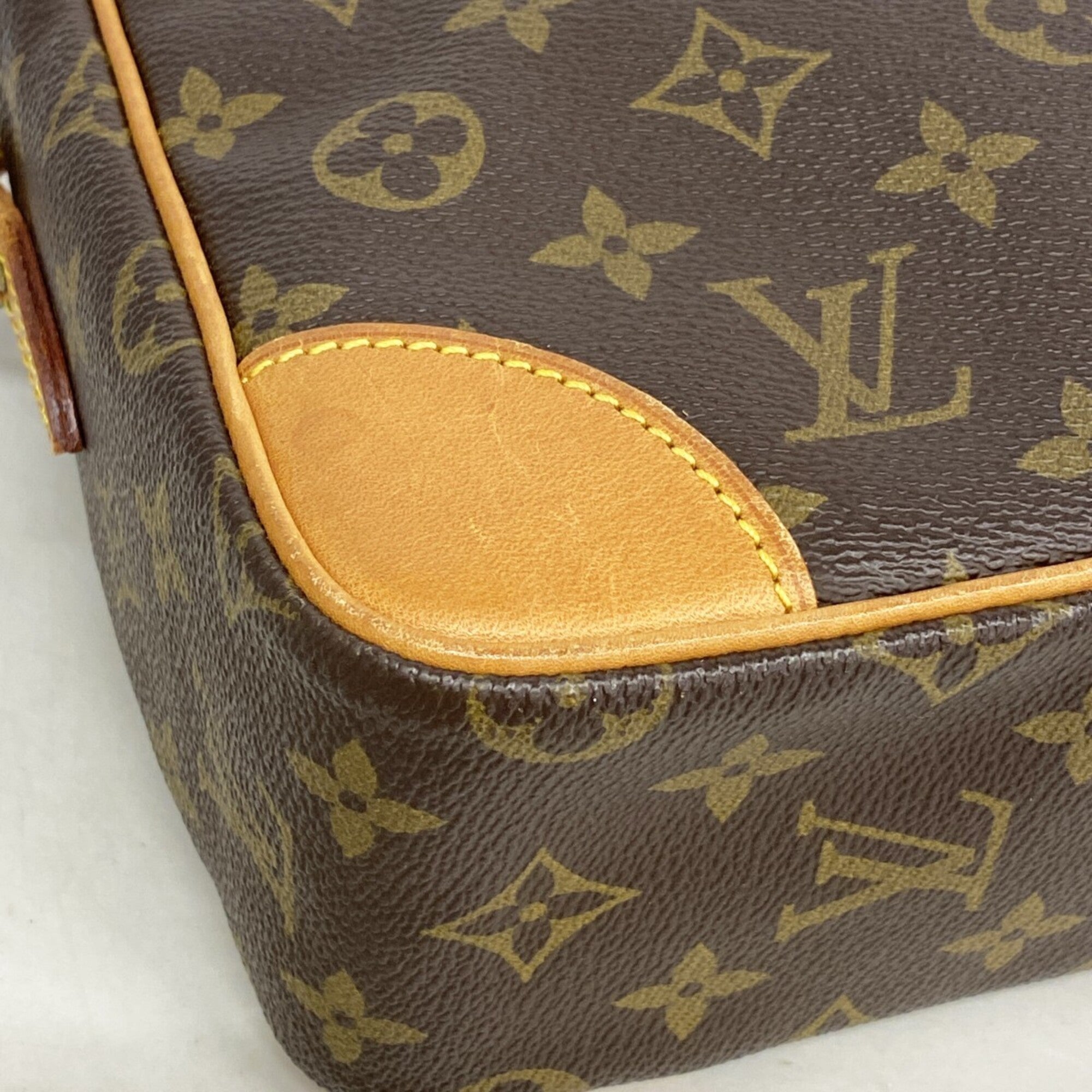 Louis Vuitton Brown Shoulder Bag (Pre-Owned)