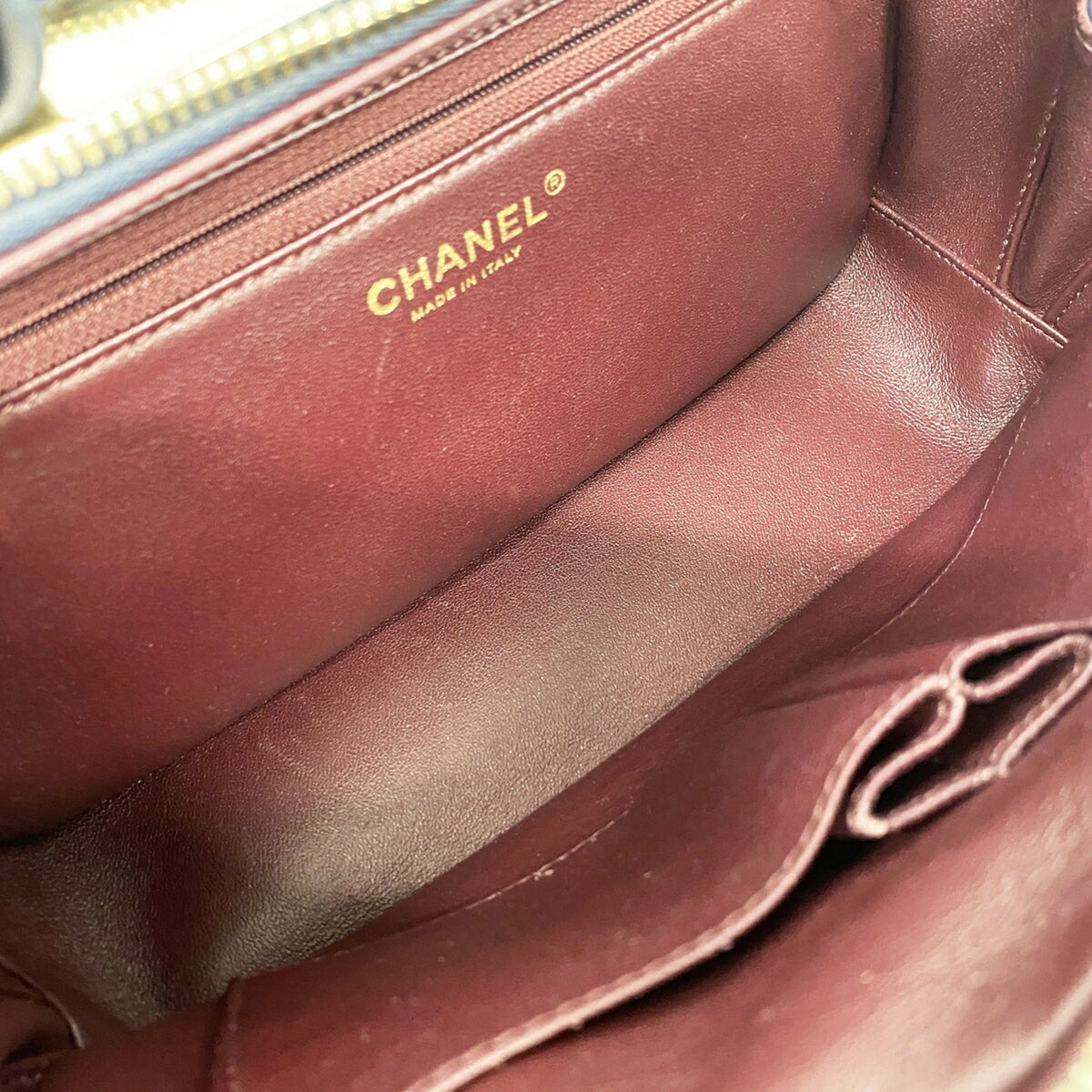 Chanel Navy Leather Handbag (Pre-Owned)
