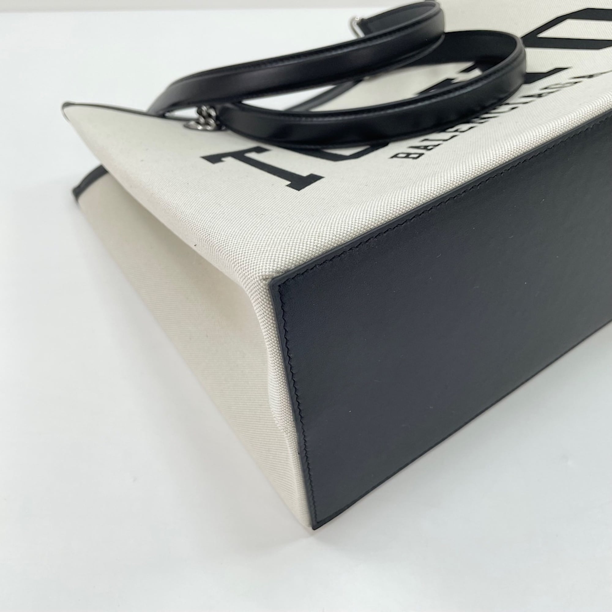 Balenciaga White Tote Bag (Pre-Owned)