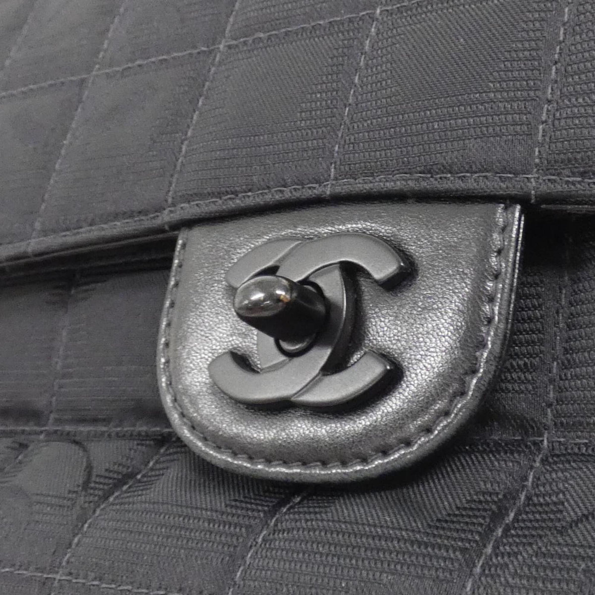 Chanel Black Nylon Shoulder Bag (Pre-Owned)