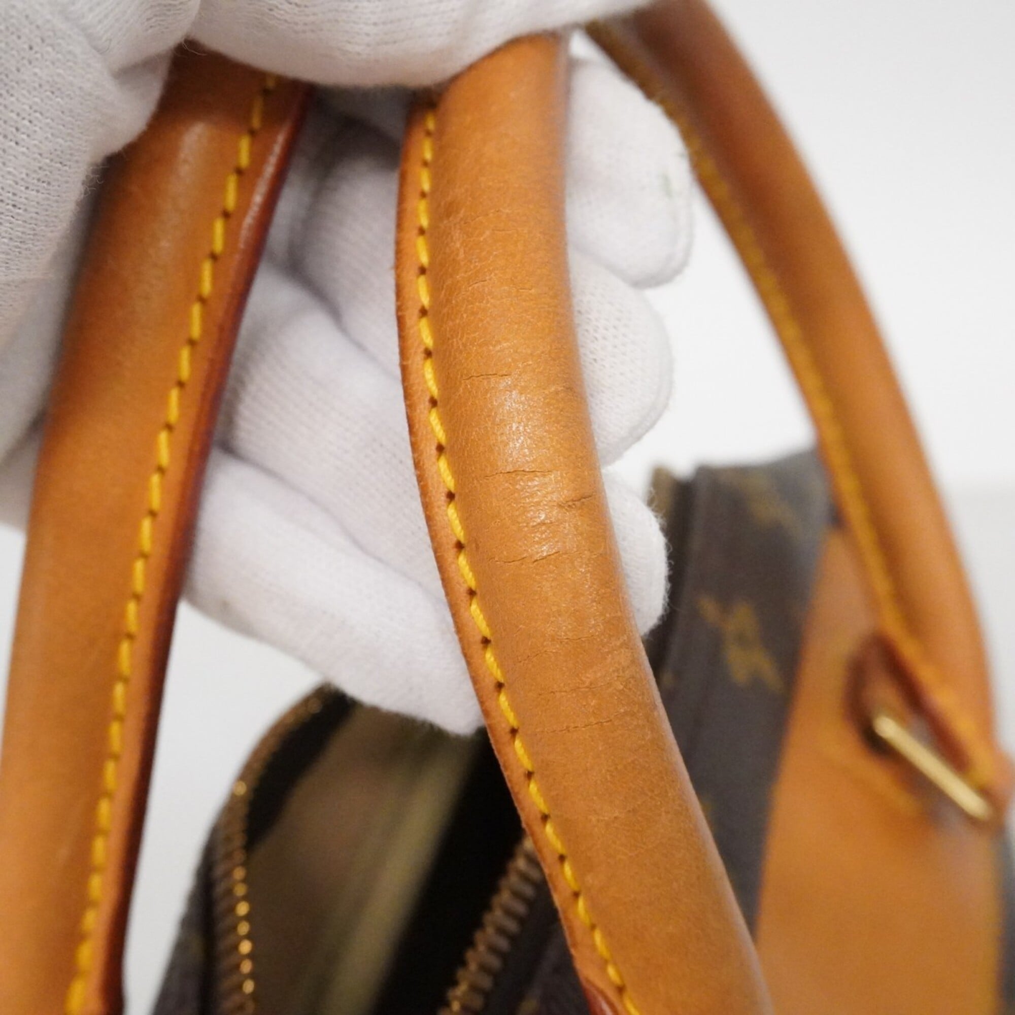 Louis Vuitton Brown Handbag (Pre-Owned)