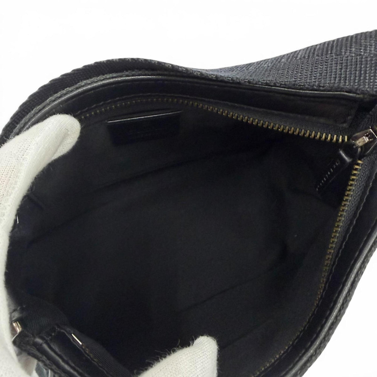 Gucci Black Gg Canvas Leather Handbag Pouch (Pre-Owned)
