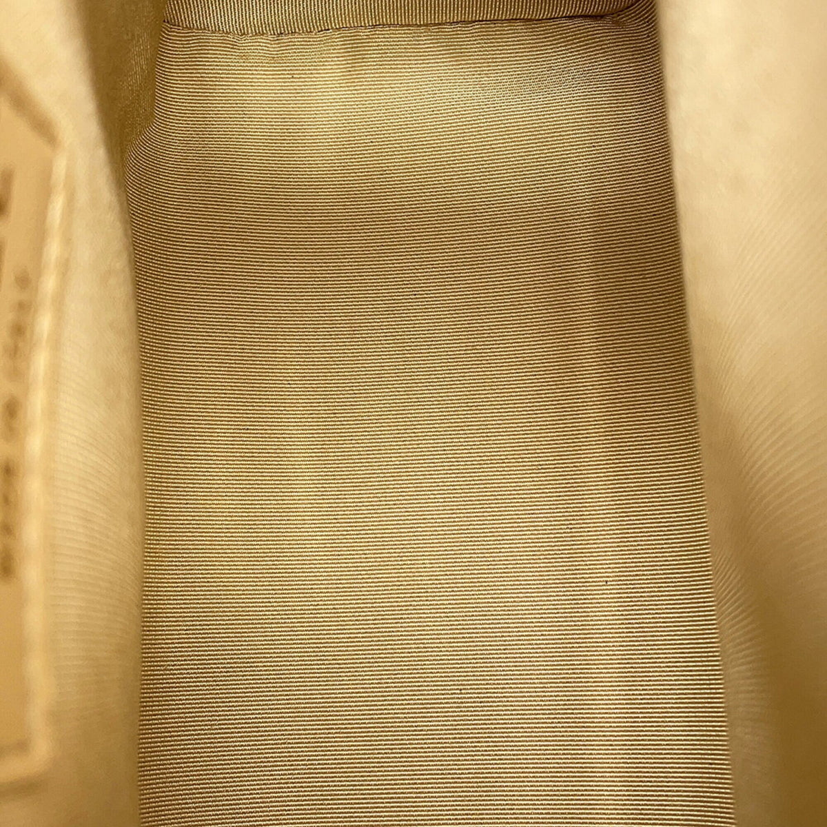 Chanel Beige Leather Shoulder Bag (Pre-Owned)