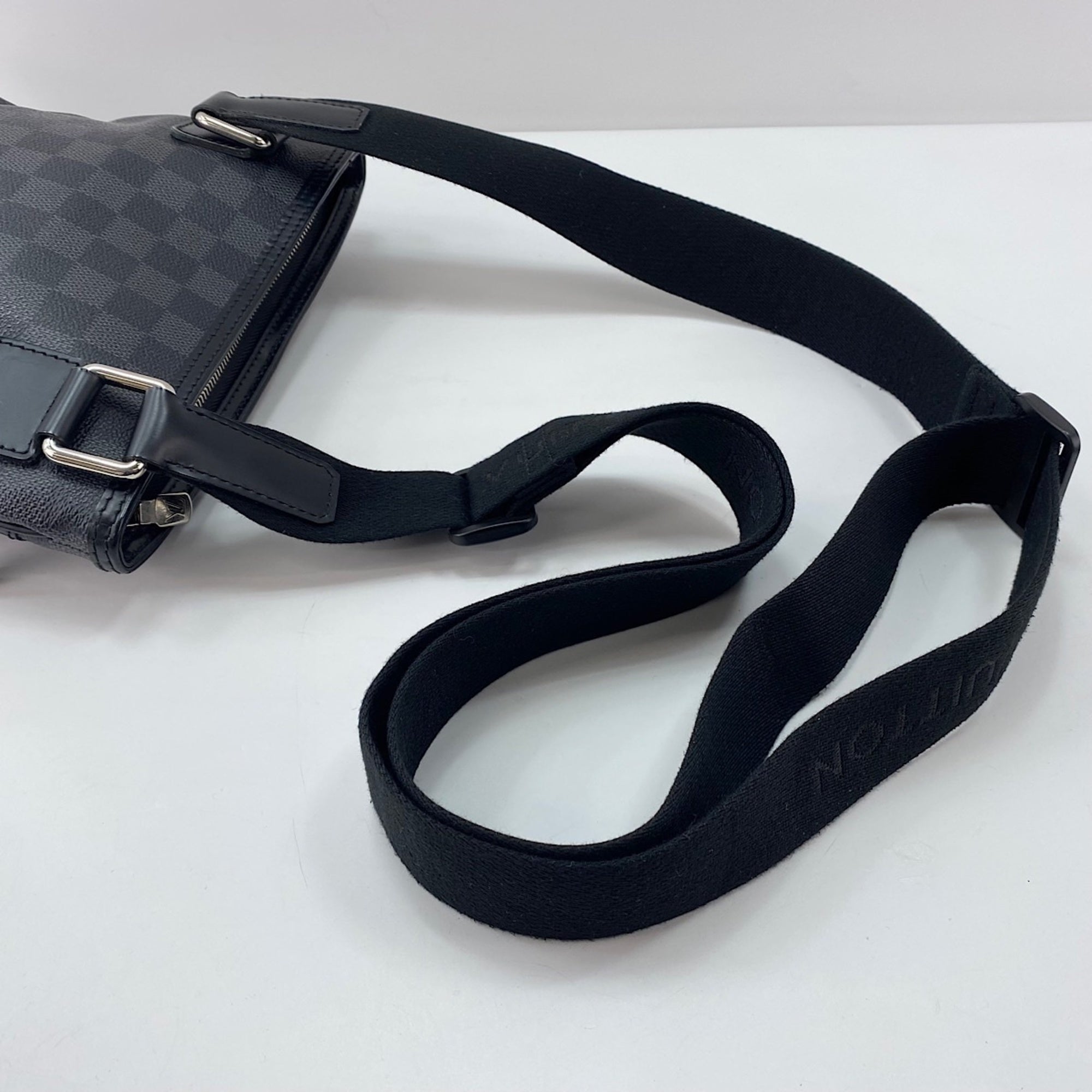 Louis Vuitton Black Shoulder Bag (Pre-Owned)