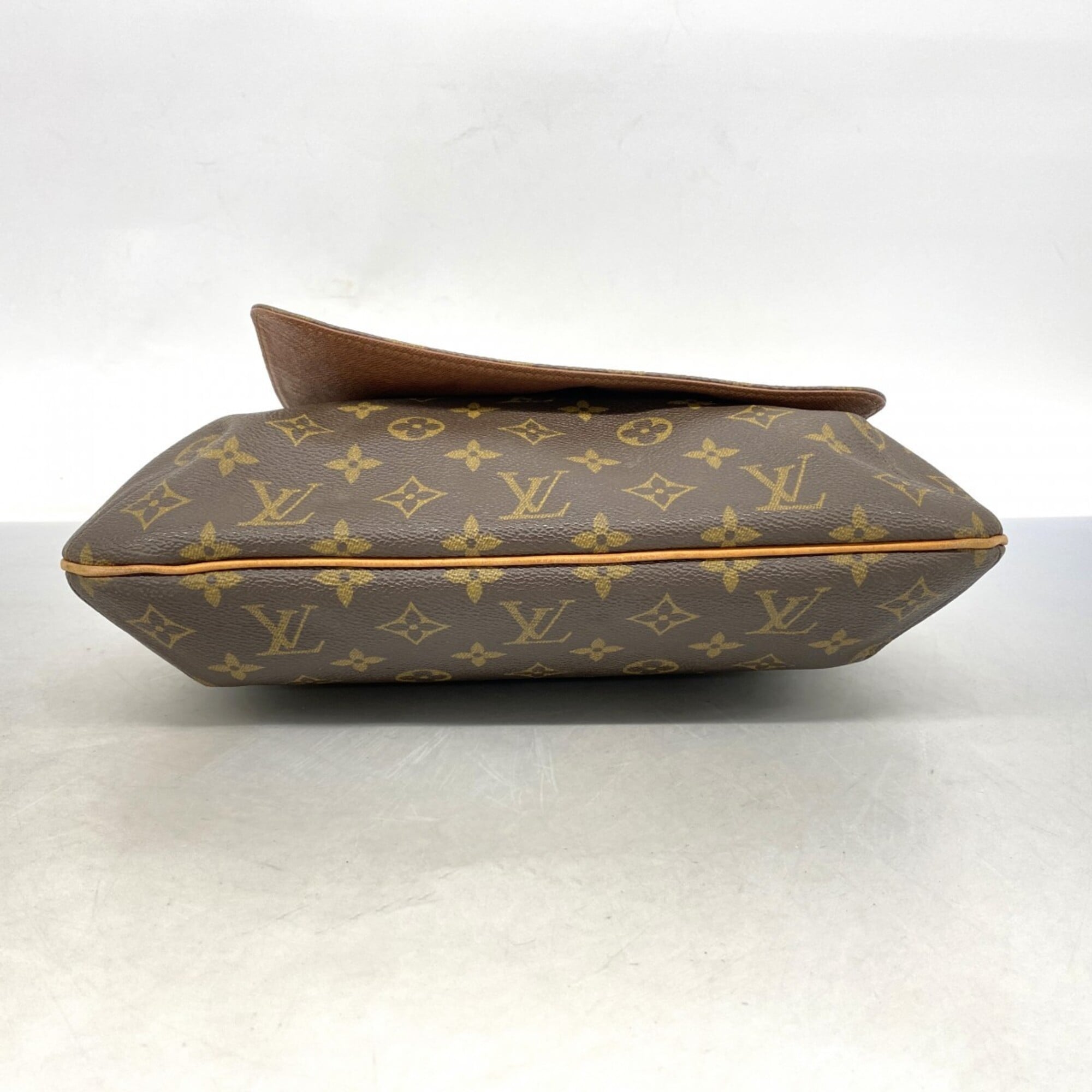 Louis Vuitton Brown Shoulder Bag (Pre-Owned)