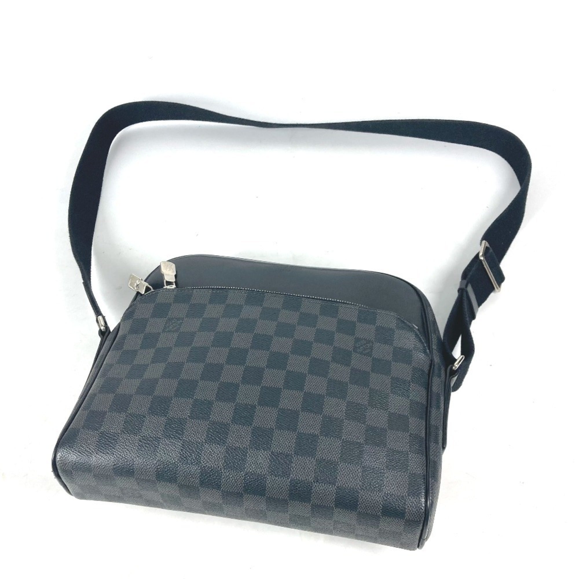 Louis Vuitton Black Damier Graphite Messenger Bag Shoulder Bag (Pre-Owned)