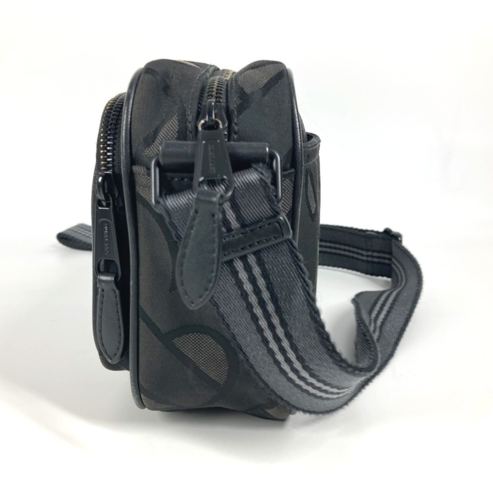 Burberry Black Gray Nylon Canvas Pochette Shoulder Bag (Pre-Owned)