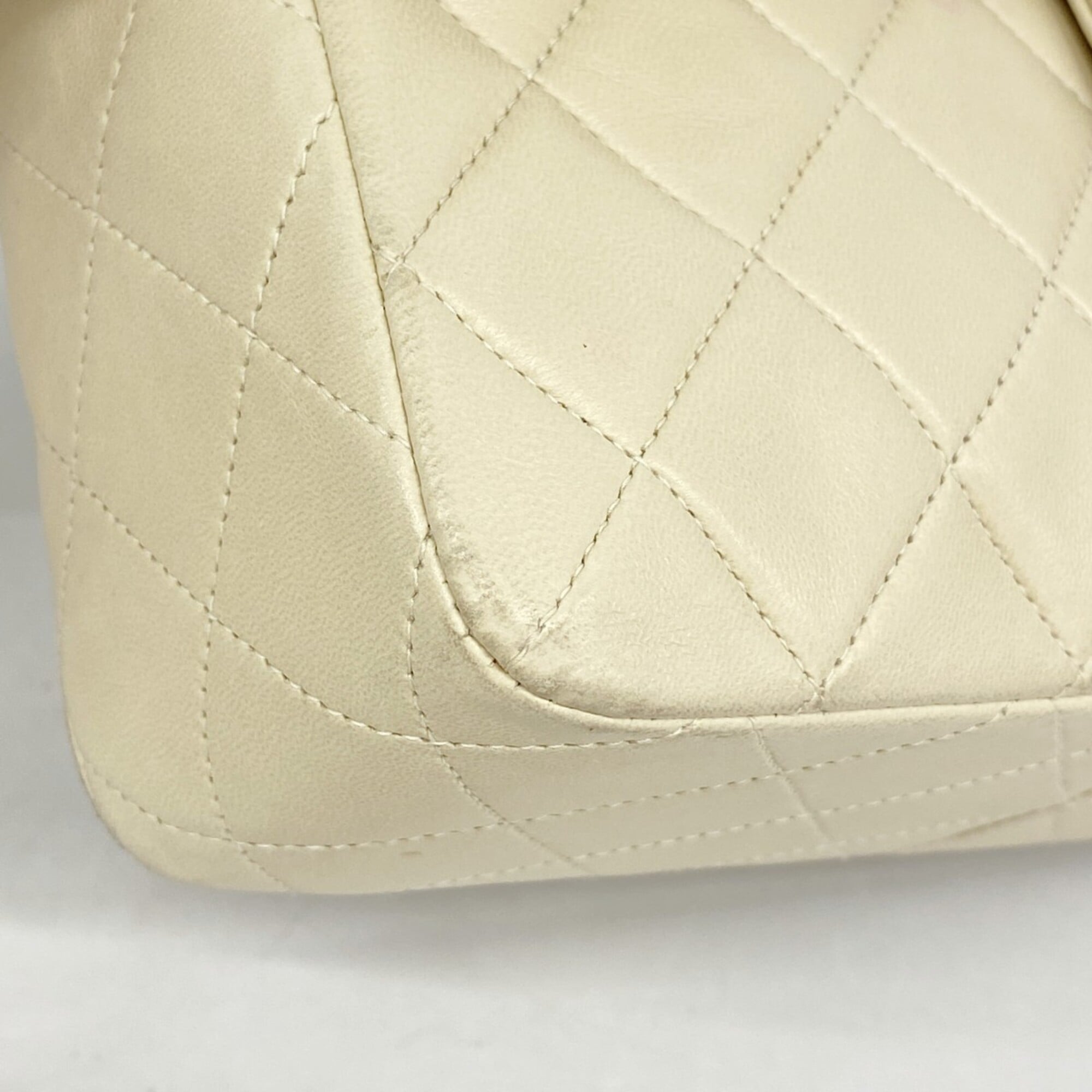 Chanel Beige Leather Shoulder Bag (Pre-Owned)