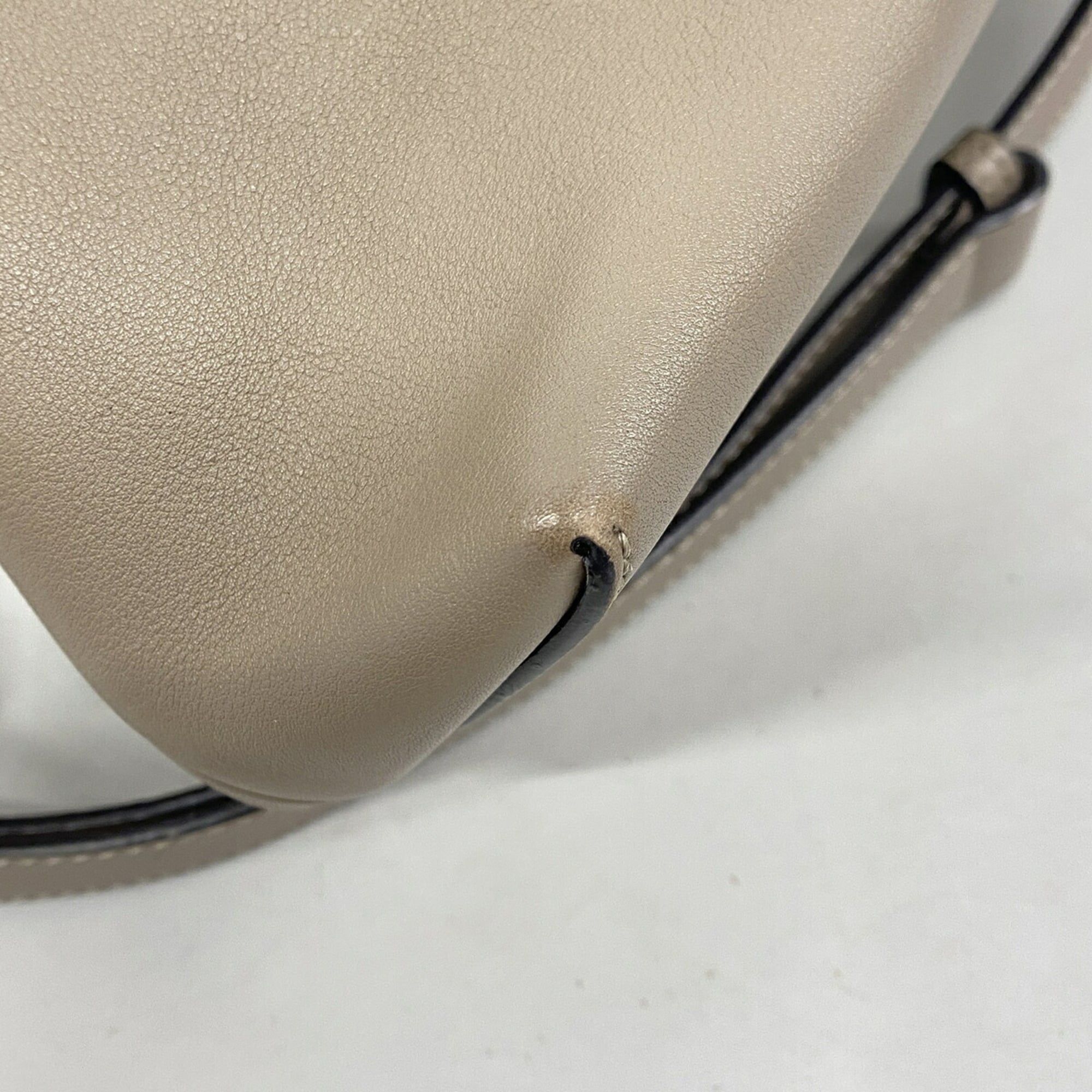 Fendi Beige Leather Handbag (Pre-Owned)