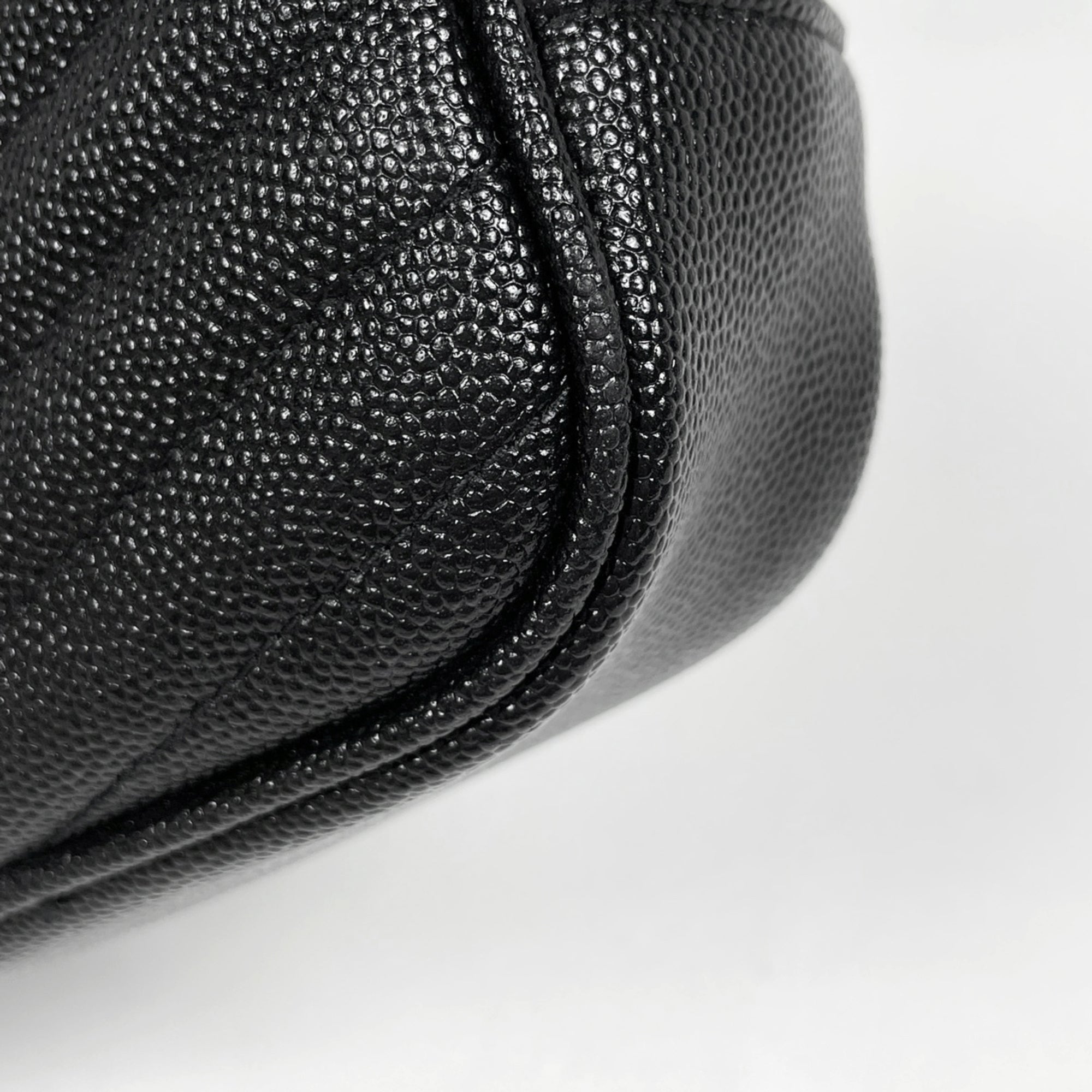 Yves Saint Laurent Black Leather Shoulder Bag (Pre-Owned)
