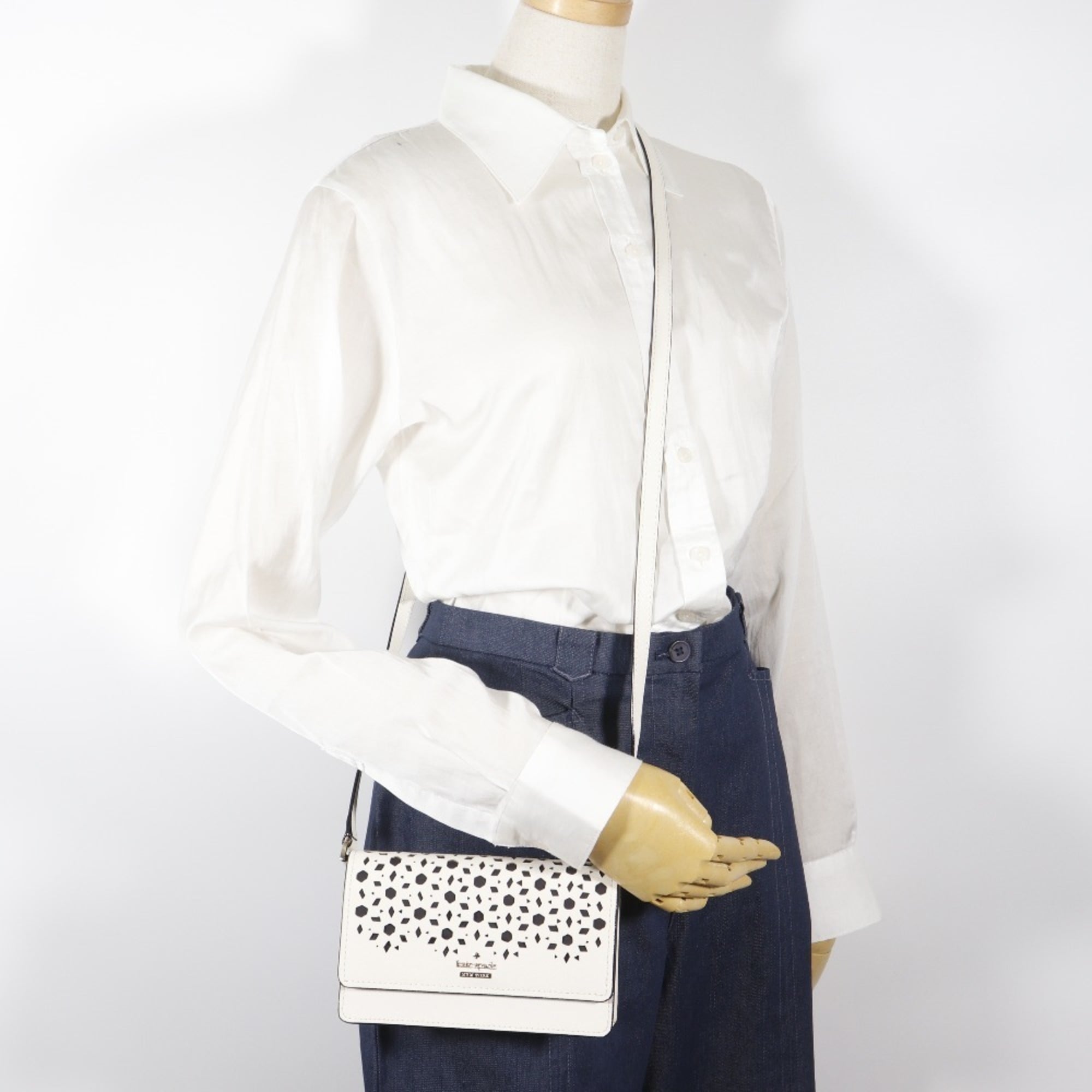Kate Spade White Leather Pochette Shoulder Bag (Pre-Owned)