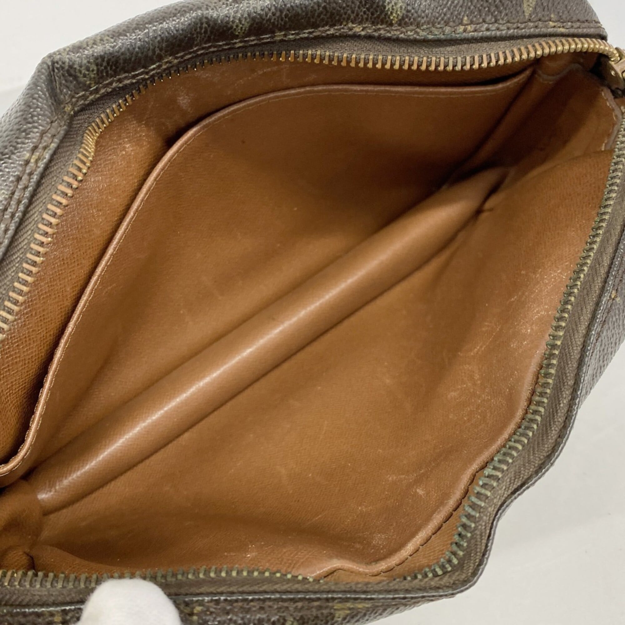 Louis Vuitton Brown Clutch Bag (Pre-Owned)