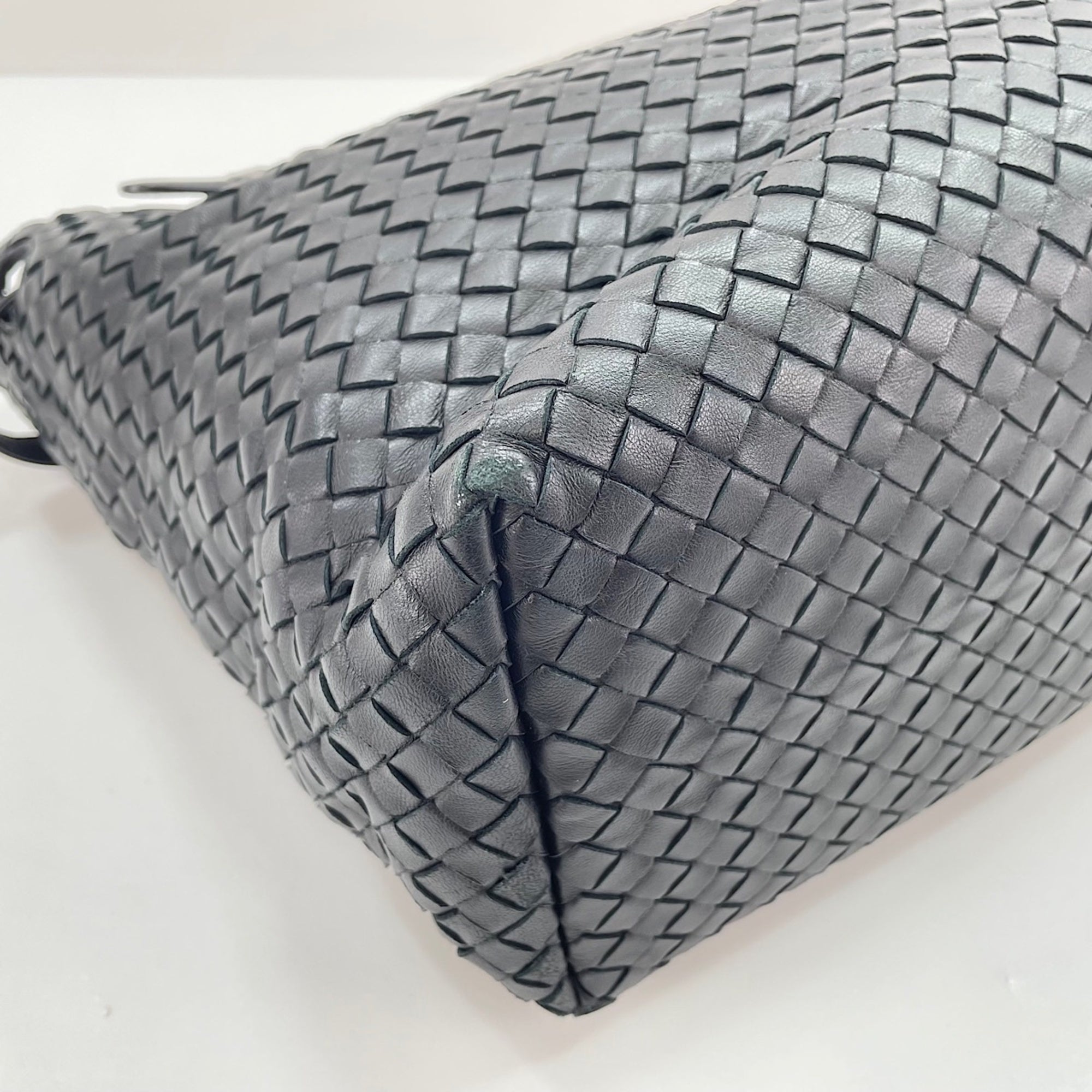 Bottega Veneta Black Handbag (Pre-Owned)