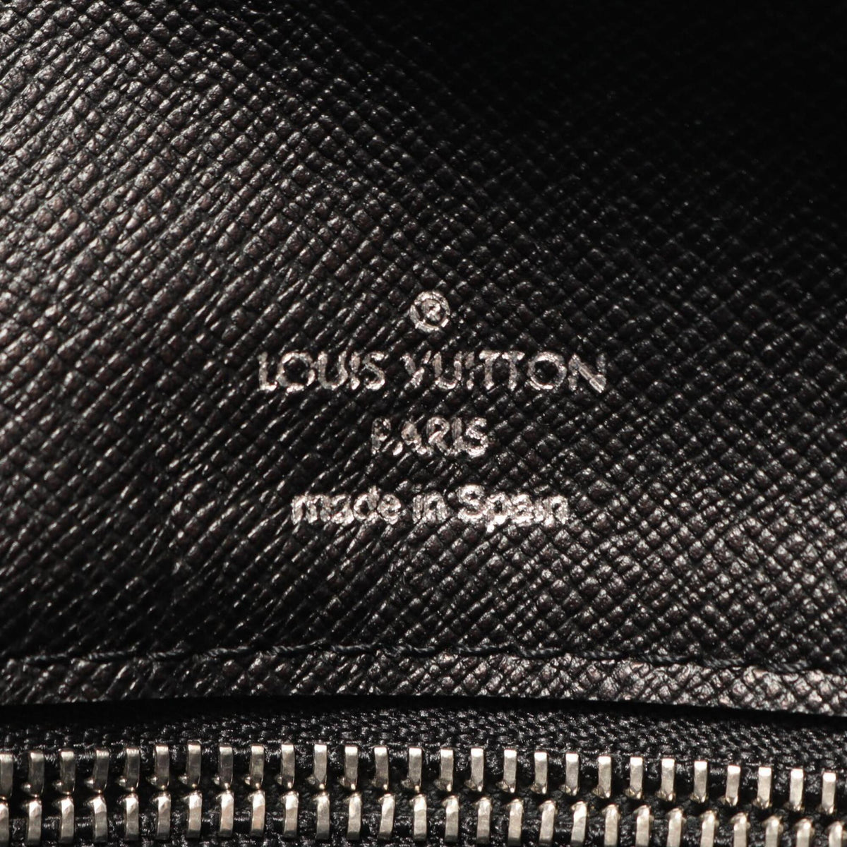 Louis Vuitton Black Leather Taiga Leather Clutch Bag Handbag (Pre-Owned)