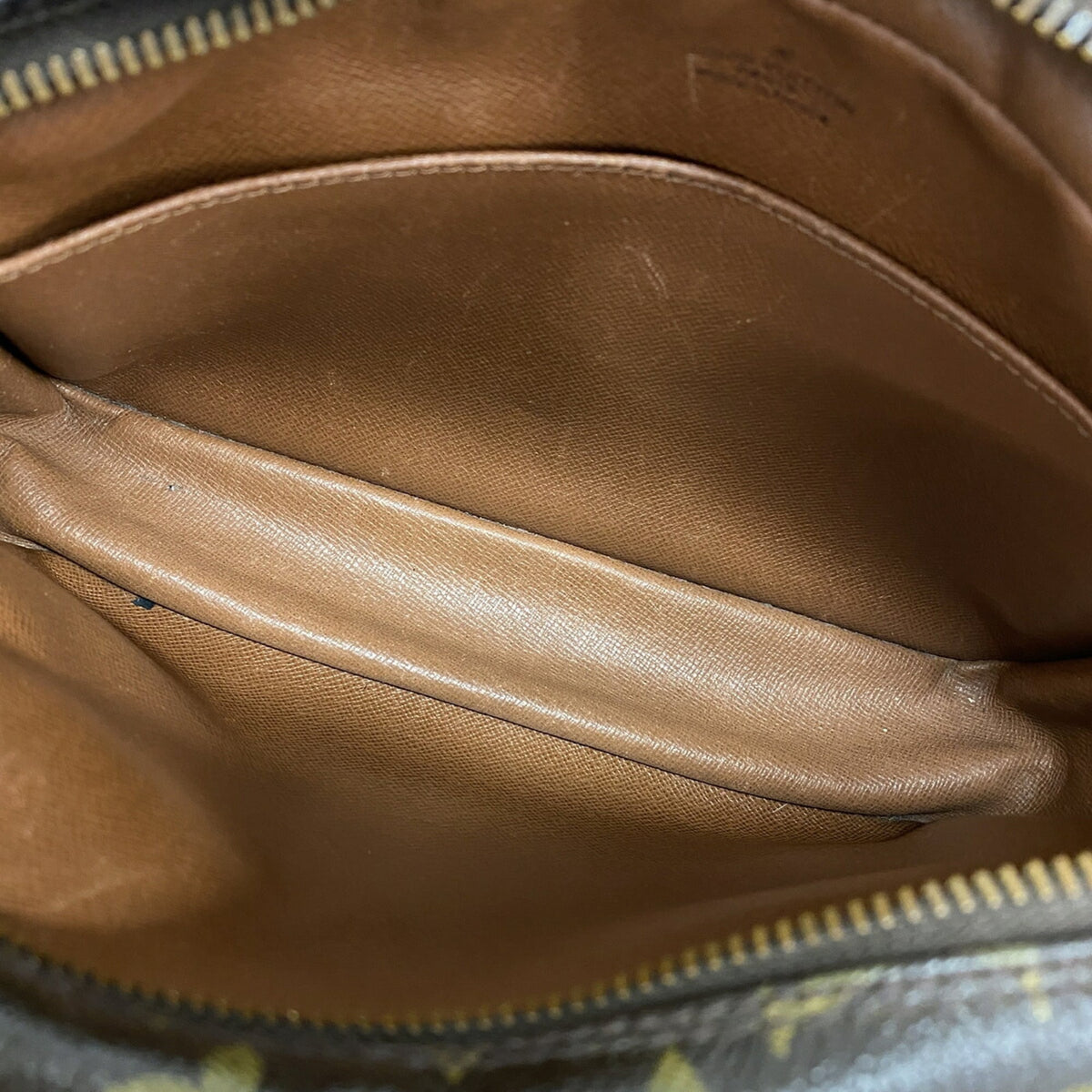 Louis Vuitton Brown Clutch Bag (Pre-Owned)