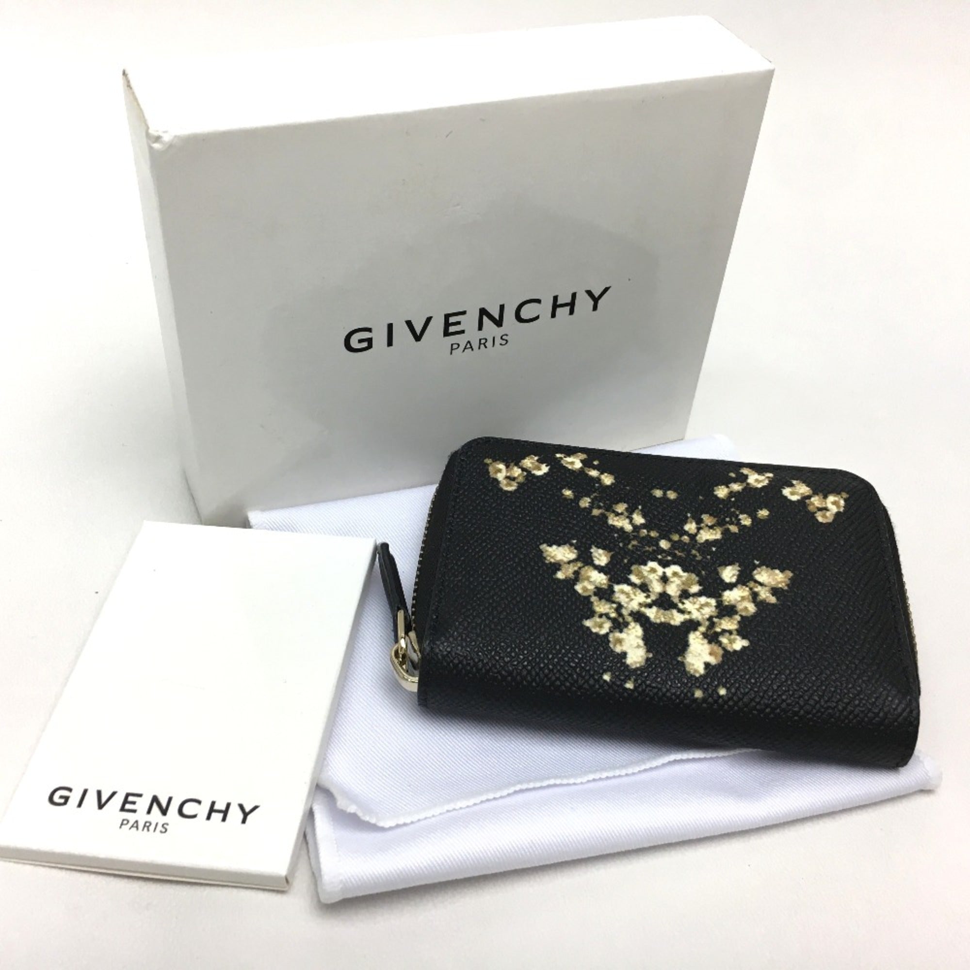 Givenchy Black Leather Coin Purse/Coin Case (Pre-Owned)