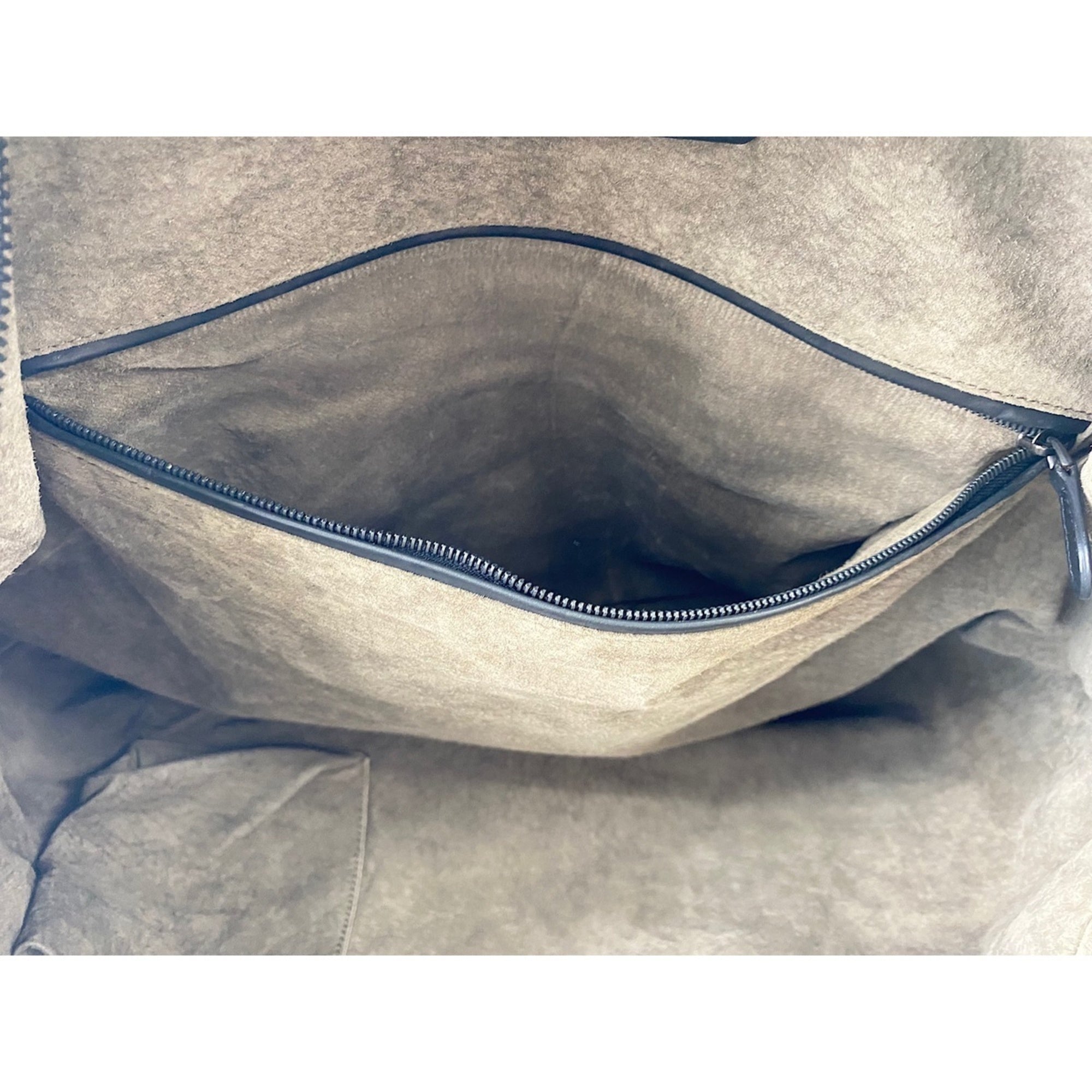 Bottega Veneta Black Leather Shoulder Bag (Pre-Owned)