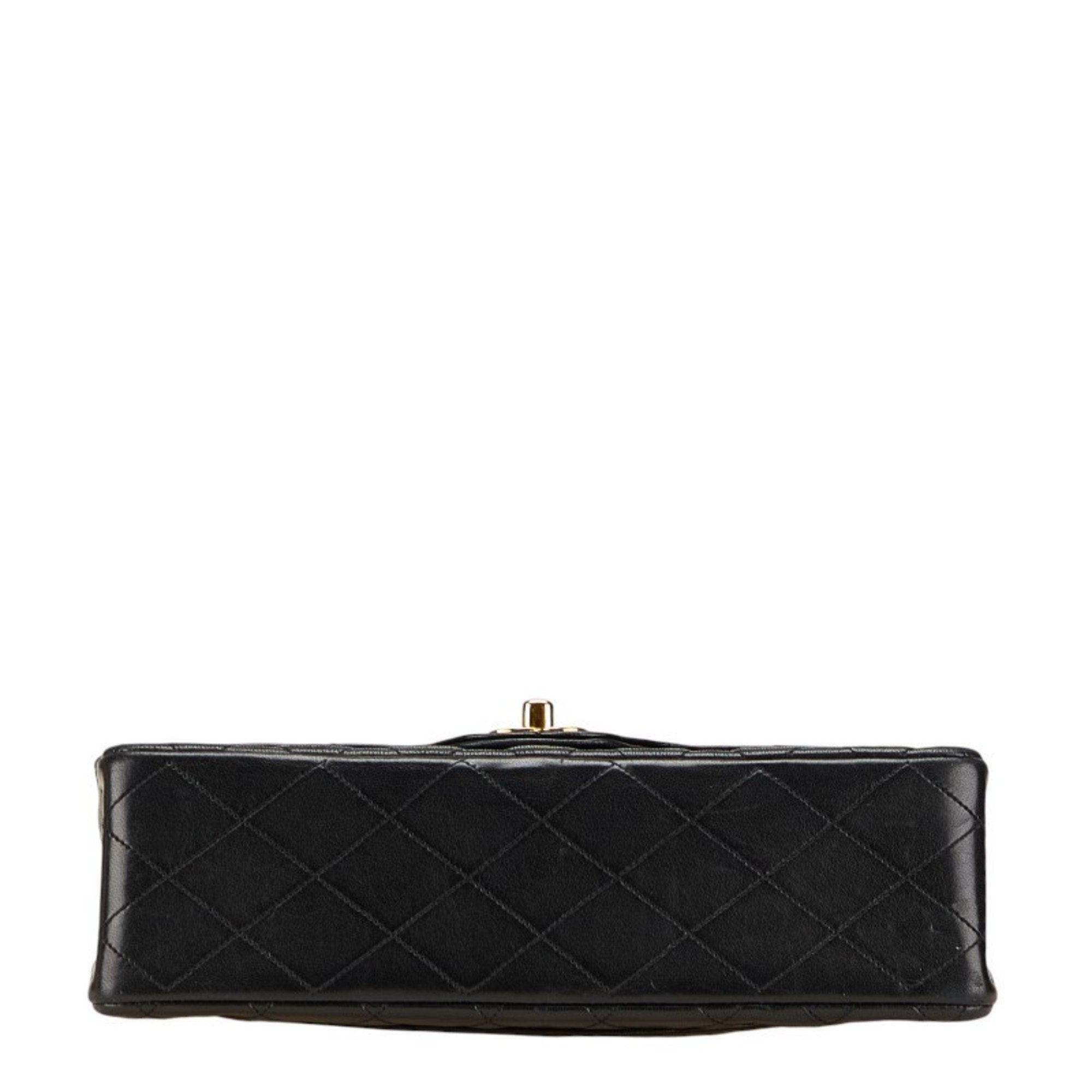 Chanel Matelasse Black Leather Shoulder Bag (Pre-Owned)