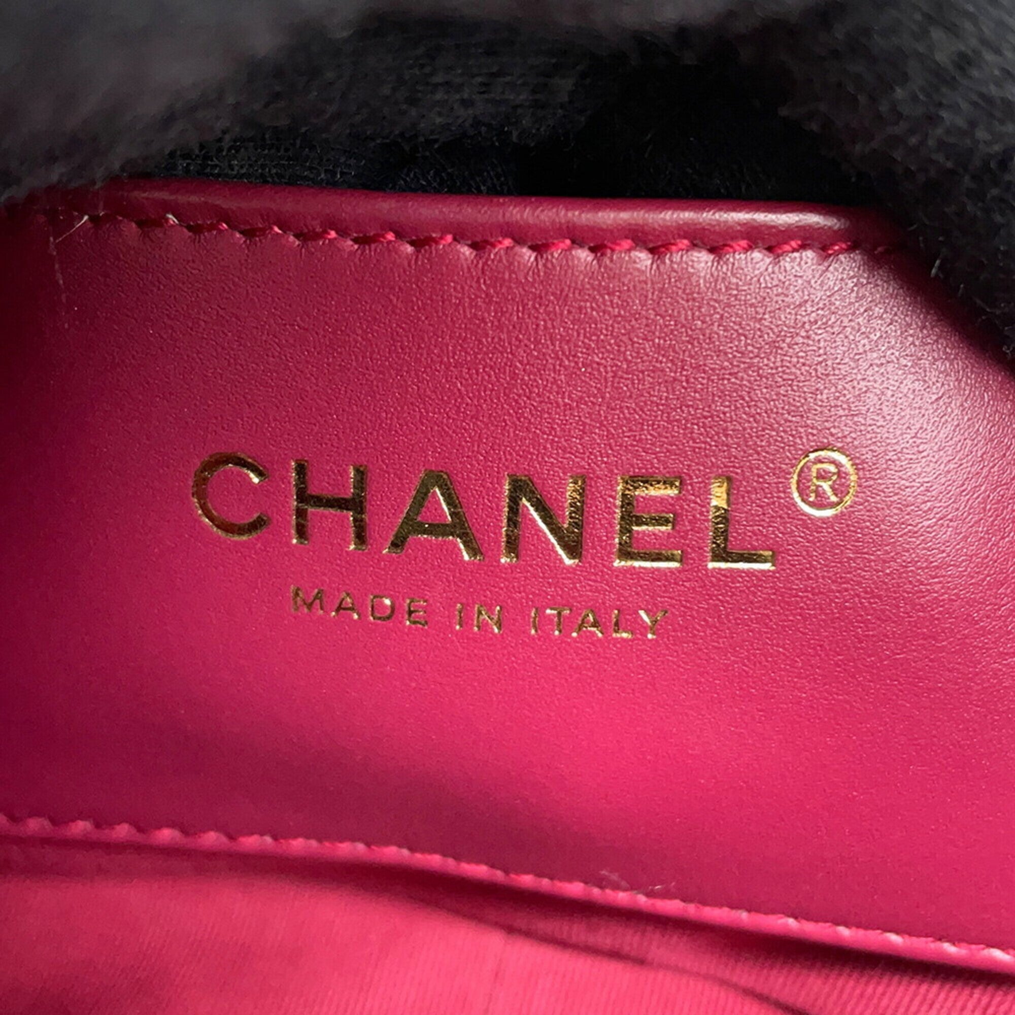 Chanel Black Leather Shoulder Bag (Pre-Owned)