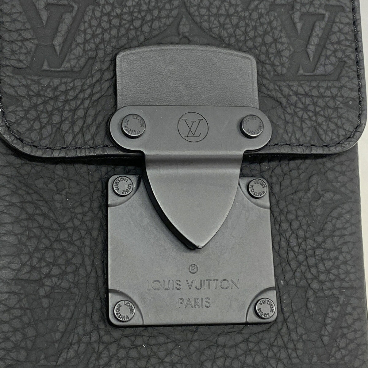 Louis Vuitton Black Shoulder Bag (Pre-Owned)