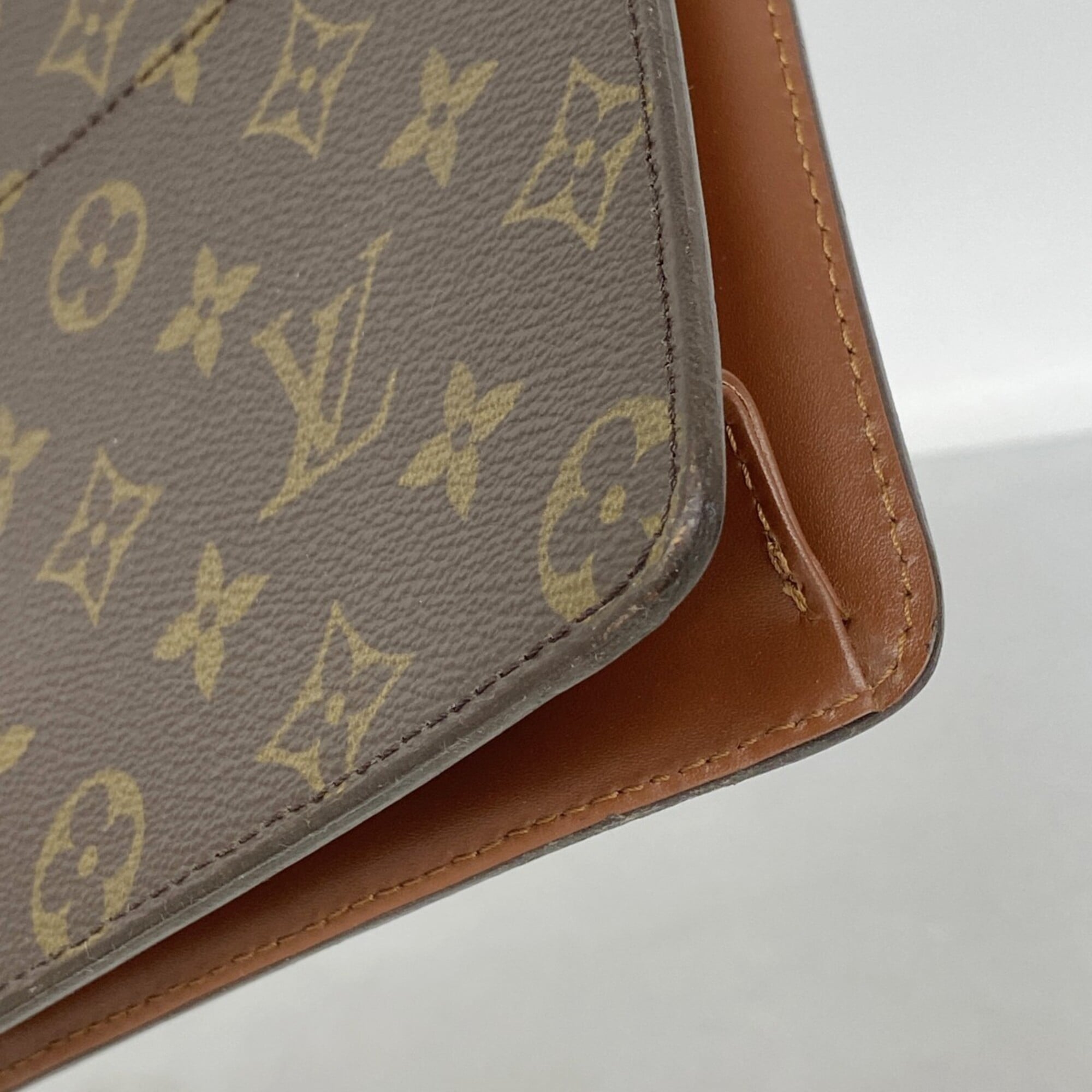 Louis Vuitton Brown Clutch Bag (Pre-Owned)