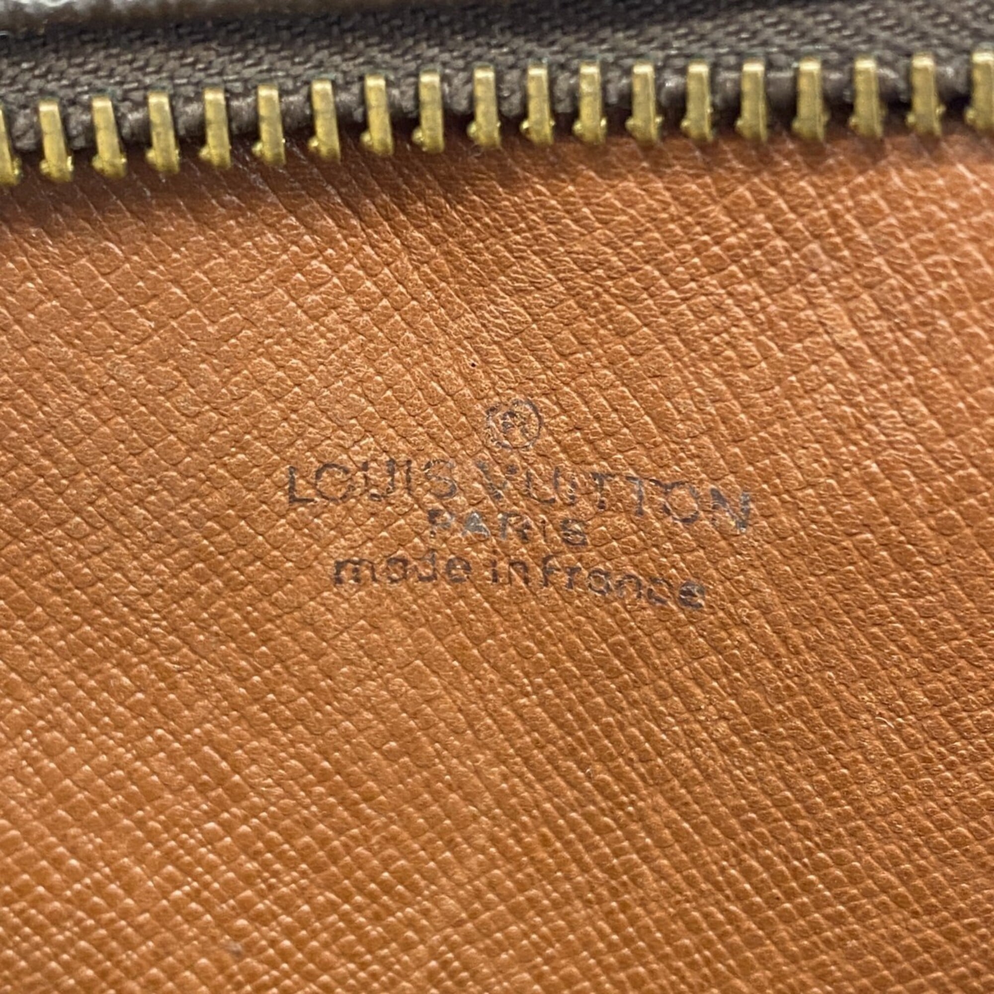 Louis Vuitton Brown Clutch Bag (Pre-Owned)